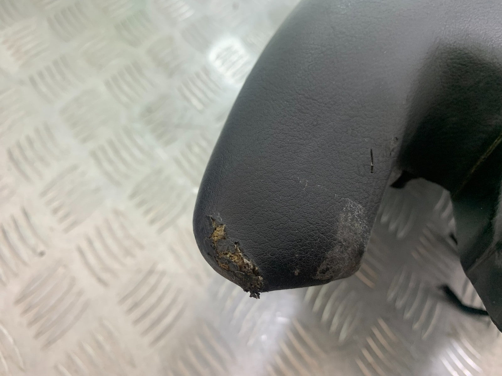 BMW R850 R R850R REAR SEAT YEAR 1994-2002 (CMB1170)