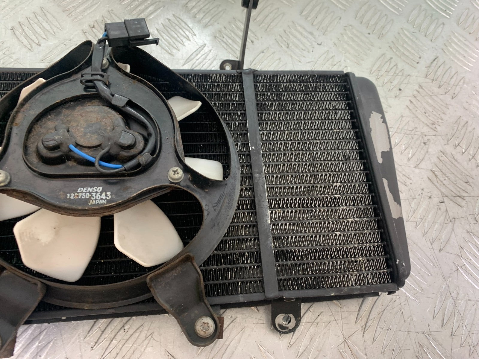 TRIUMPH 1050 SPRINT GT RADIATOR AND FAN YEAR 2010-2016 (CMB1250)