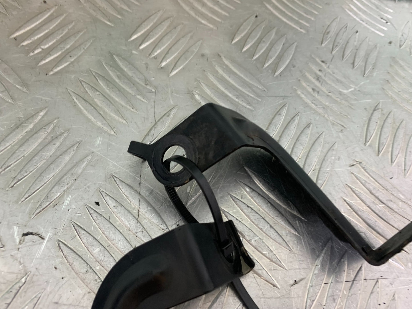 TRIUMPH 955i SPRINT ST OIL COOLER BRACKETS   YEAR 1999-04 (CMB1230)