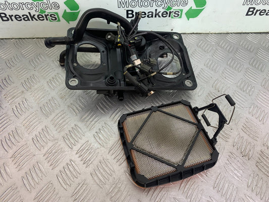 DUCATI 1299 PANIGALE INJECTION HOLDER AIR BOX  YEAR 2016 (CMB 1187)