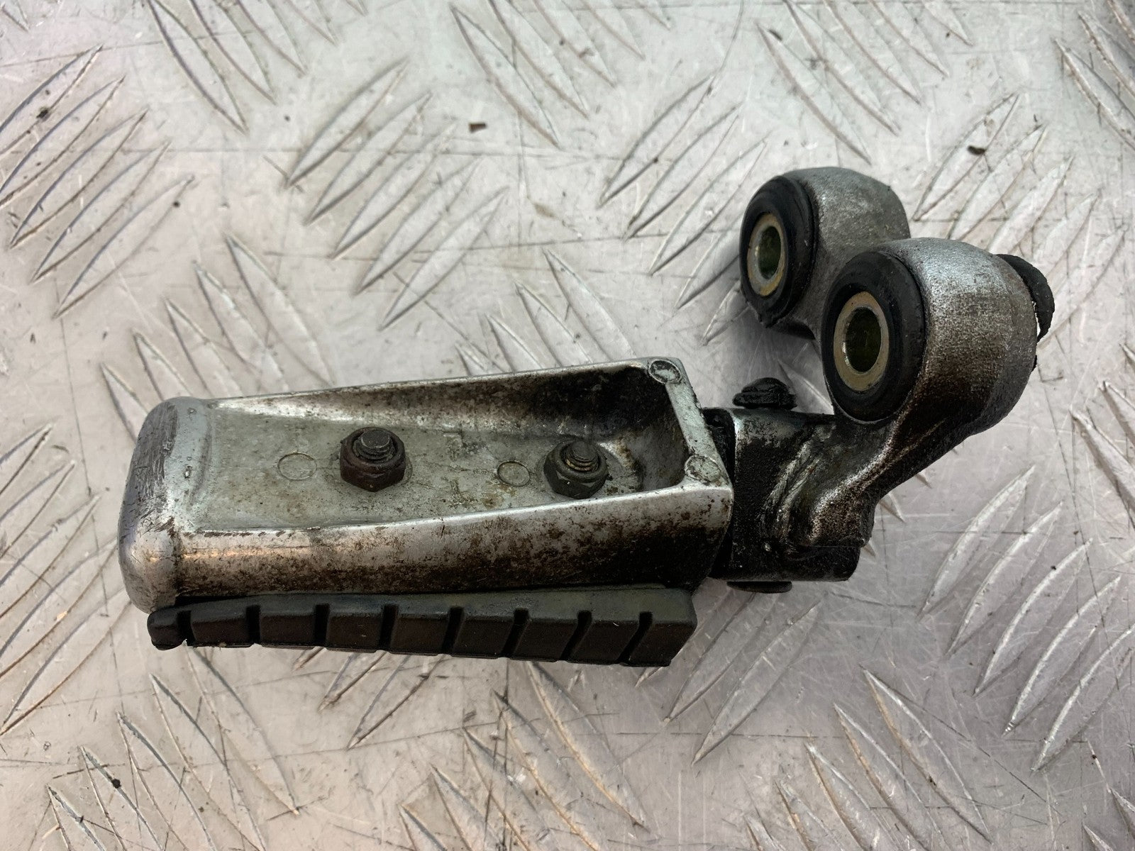 YAMAHA XV1100 XV 1100 VIRAGO FRONT LEFT FOOTPEG  1990-1999 (CMB1243)