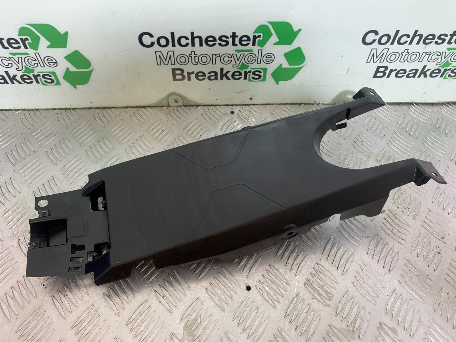 TRIUMPH TRIDENT 660 UNDERTRAY   YEAR 2021-2024 (CMB1148)