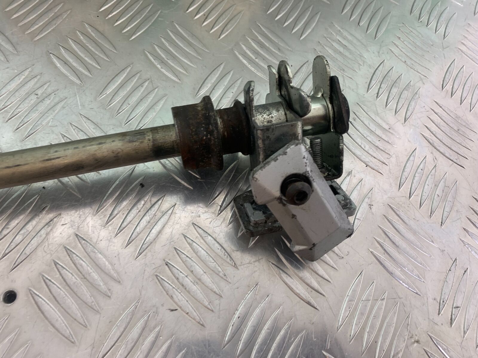 SUZUKI DL 650 V-STROM REAR WHEEL SPINDLE  YEAR 2016 (STOCK 996)