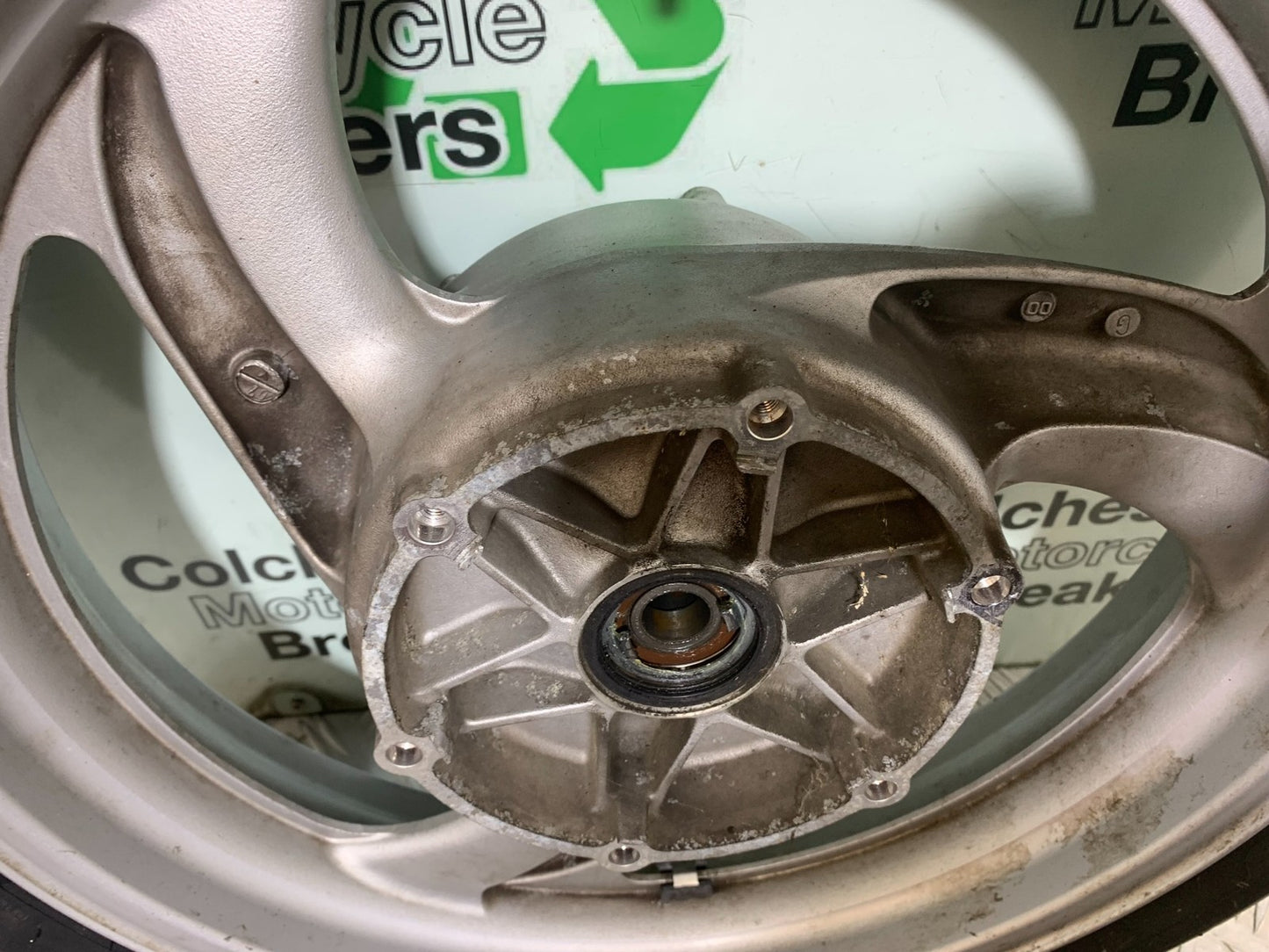 HONDA NT650 V DEAUVILLE FRONT WHEEL (GOOD TYRE)  YEAR 1998-01(CMB1320)