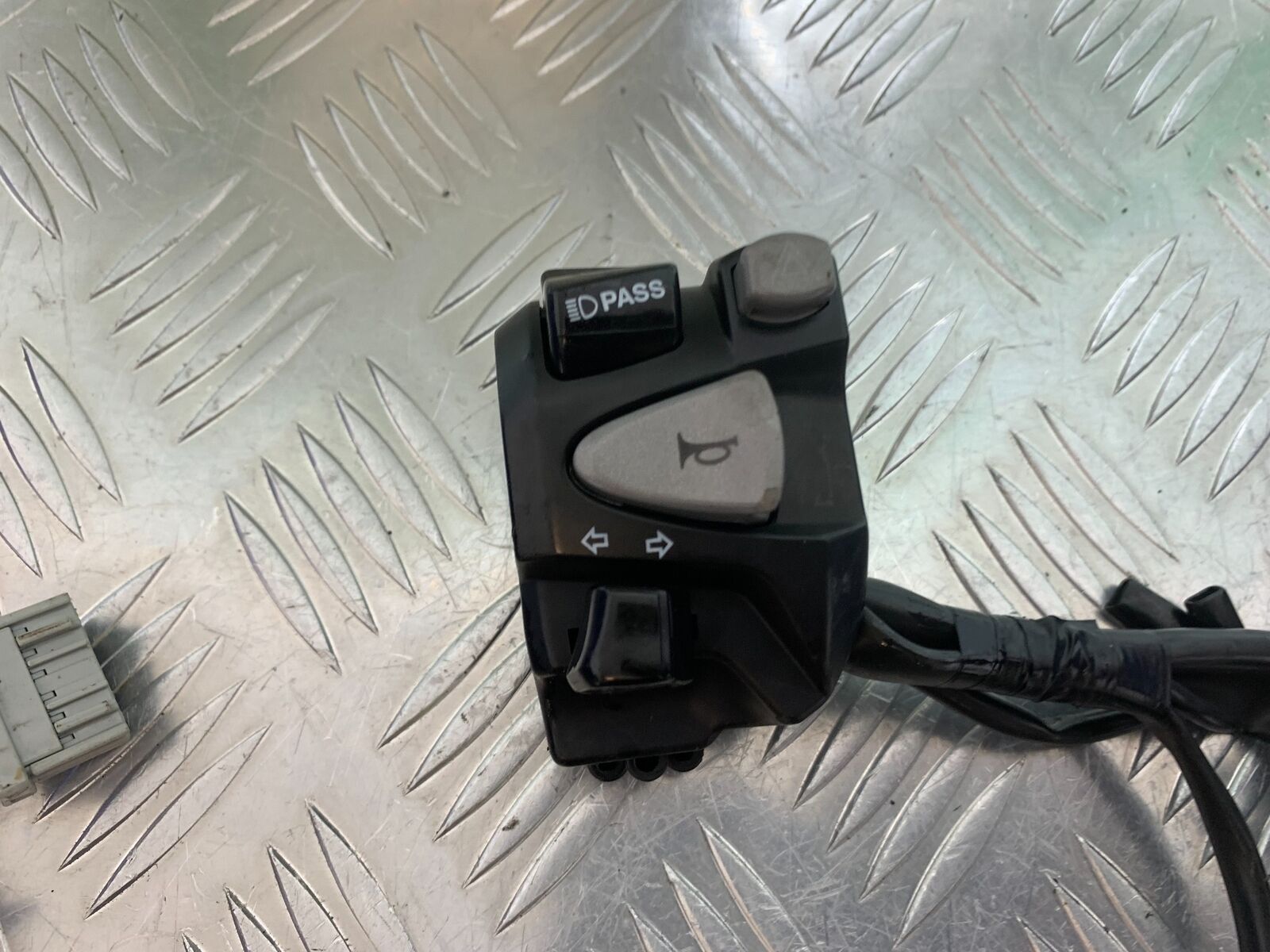 HONDA CBR650 F CBR 650F LEFT SWITCH GEAR  YEAR 2014-2017  (STOCK 998)