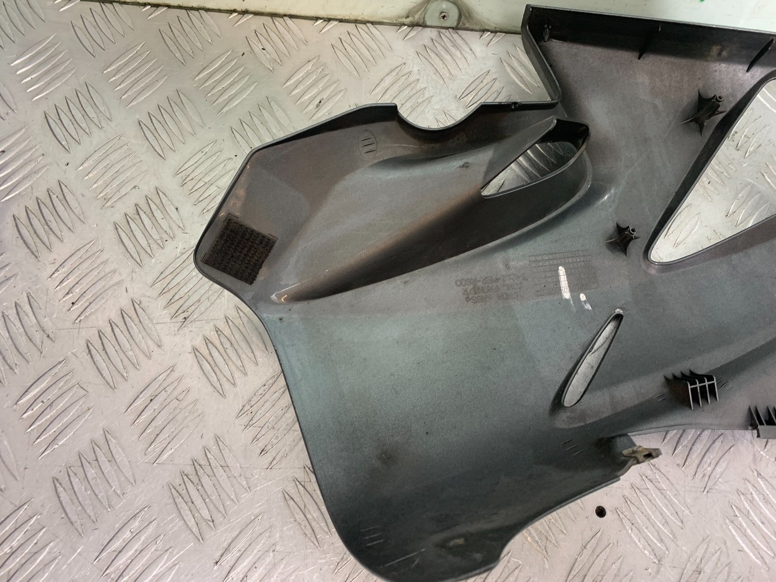 HONDA CBF600 CBF 600 RIGHT FAIRING  YEAR 2004-07  (CMB1305)
