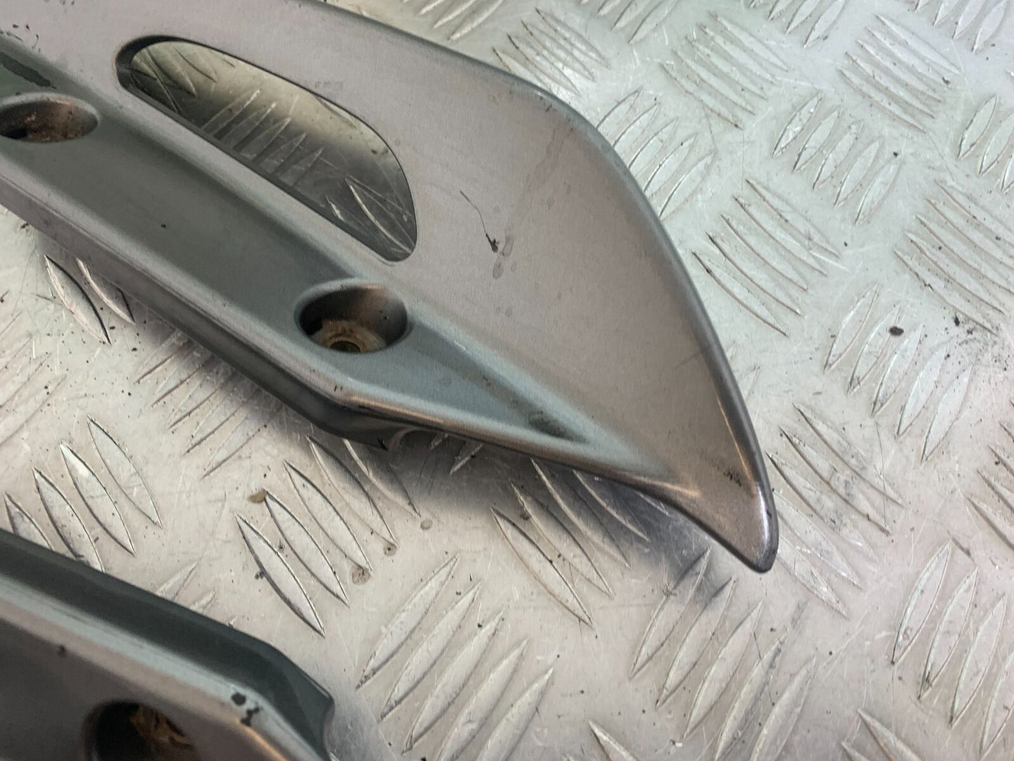 SUZUKI AN 200 UN 200 BURGMAN GRAB RAILS  YEAR 2007-09 (CMB1128)