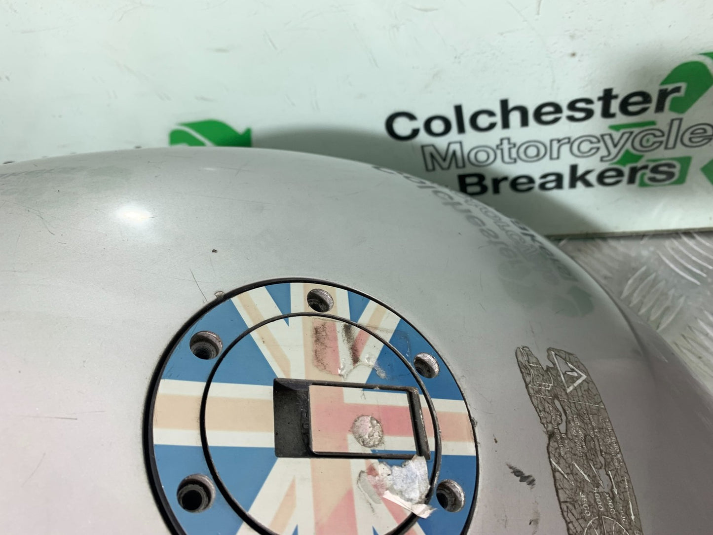 TRIUMPH 955i DAYTONA PETROL TANK  YEAR 2002-2006 (CMB1229)