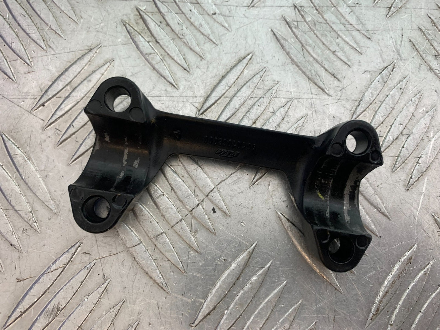 KTM DUKE 125 HANDLEBAR CLAMP   YEAR 2017-2022 (CMB1274)
