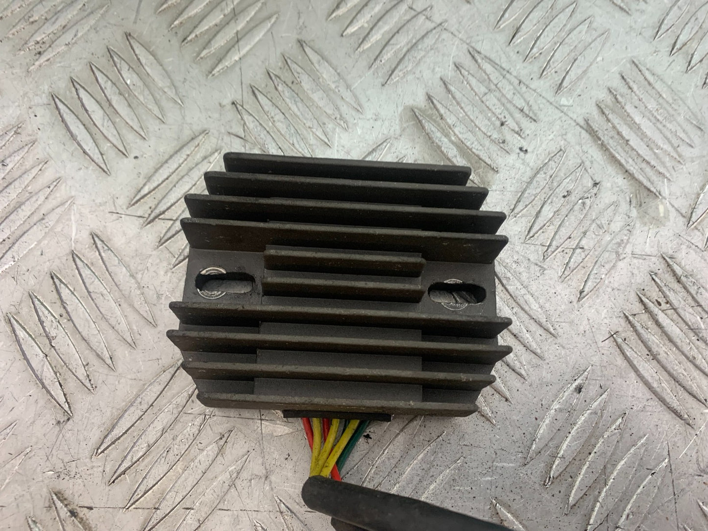 TRIUMPH 955i SPRINT ST REGULATOR   1999-2004 (CMB1176)