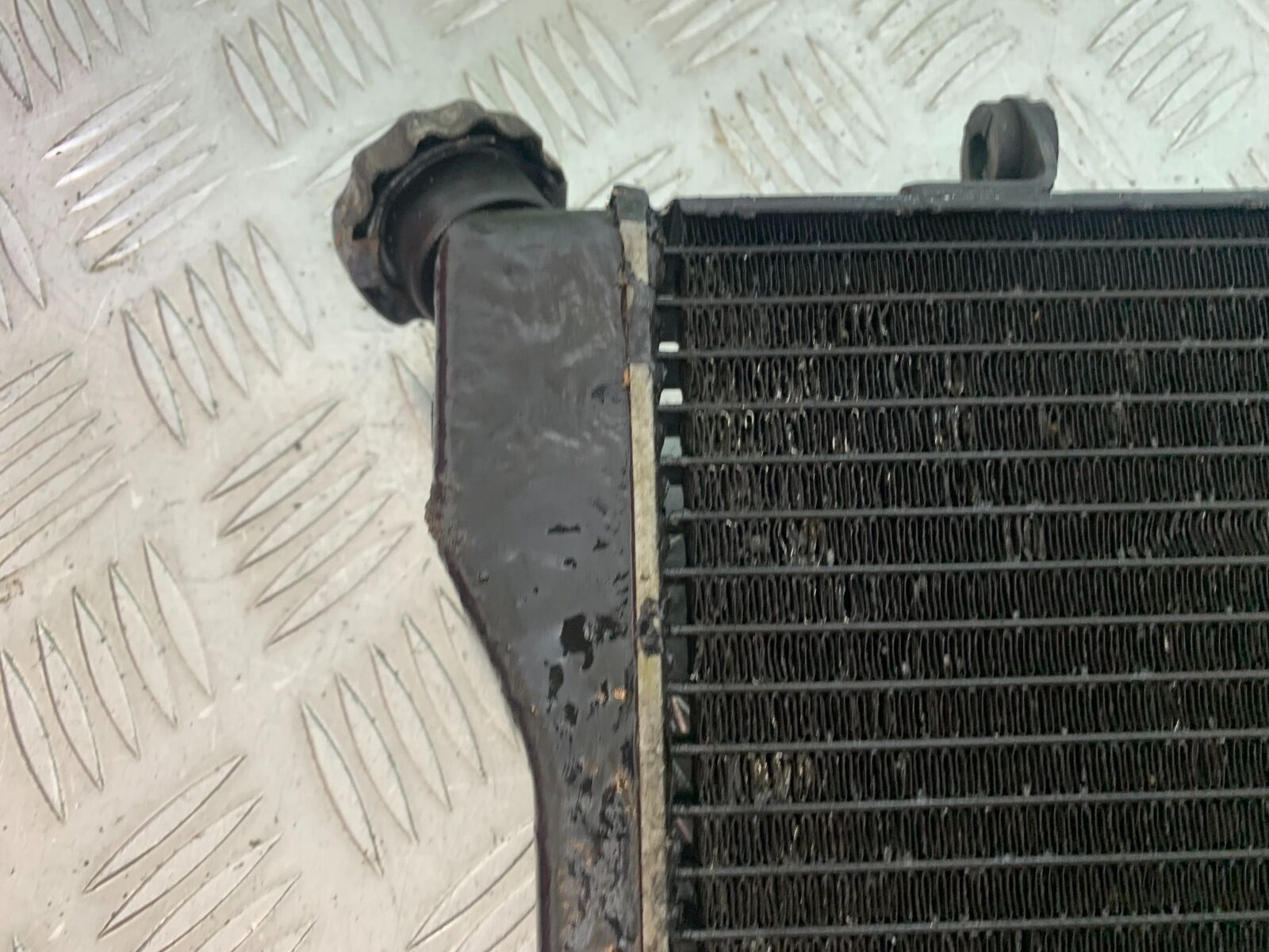 HONDA CBR1100 BLACKBIRD RADIATOR  YEAR 1999-2005 (CMB1103)