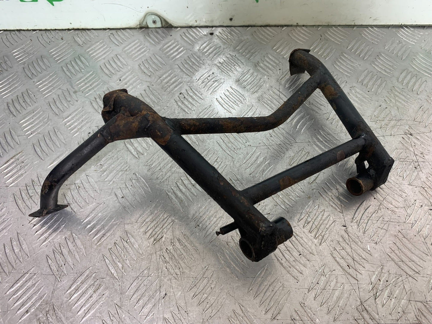 TRIUMPH TROPHY 900 CENTER STAND  YEAR 1991-95 (CMB1251)