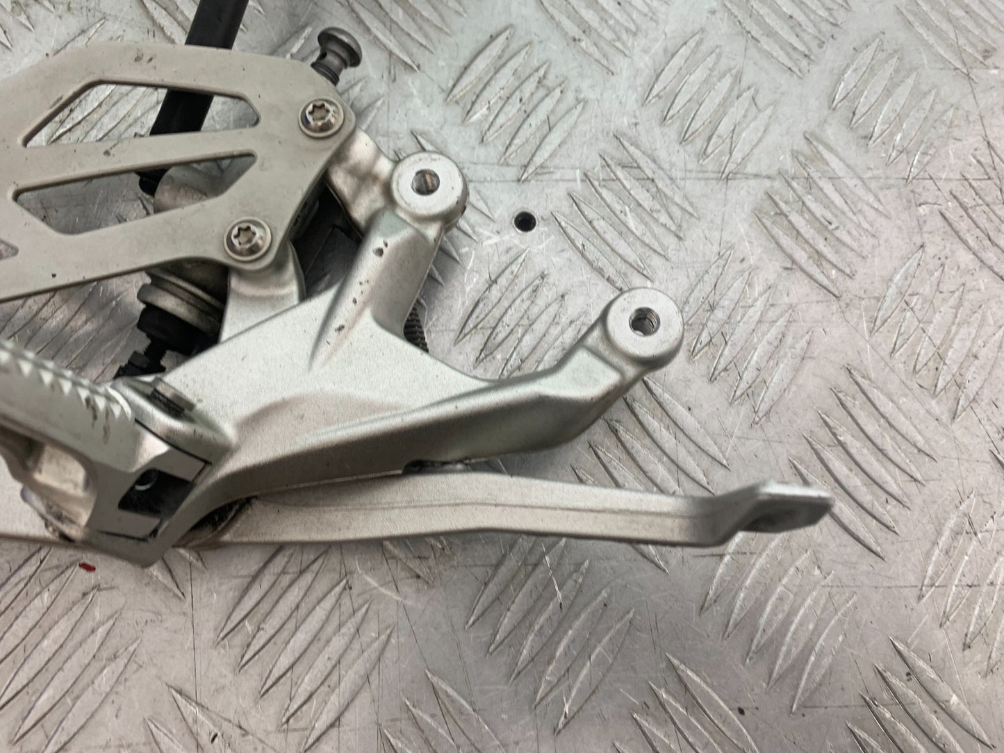 BMW S1000 RR FRONT RIGHT HANGER PEDAL AND PEG  YEAR 2015-2018 (CMB1246)