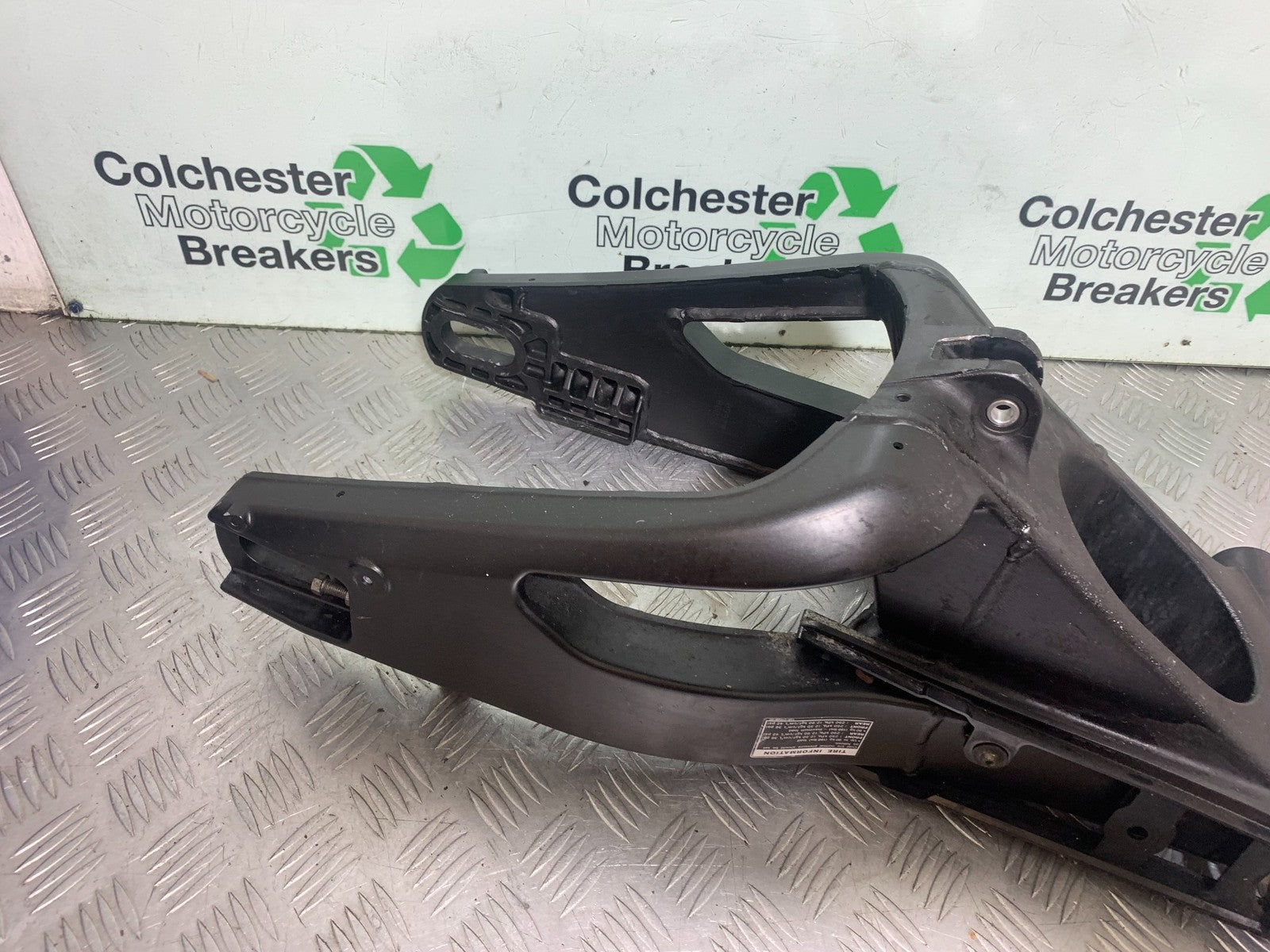 YAMAHA YZF R1 14 B BIG BANG SWINGARM    2009-14 (CMB1175)