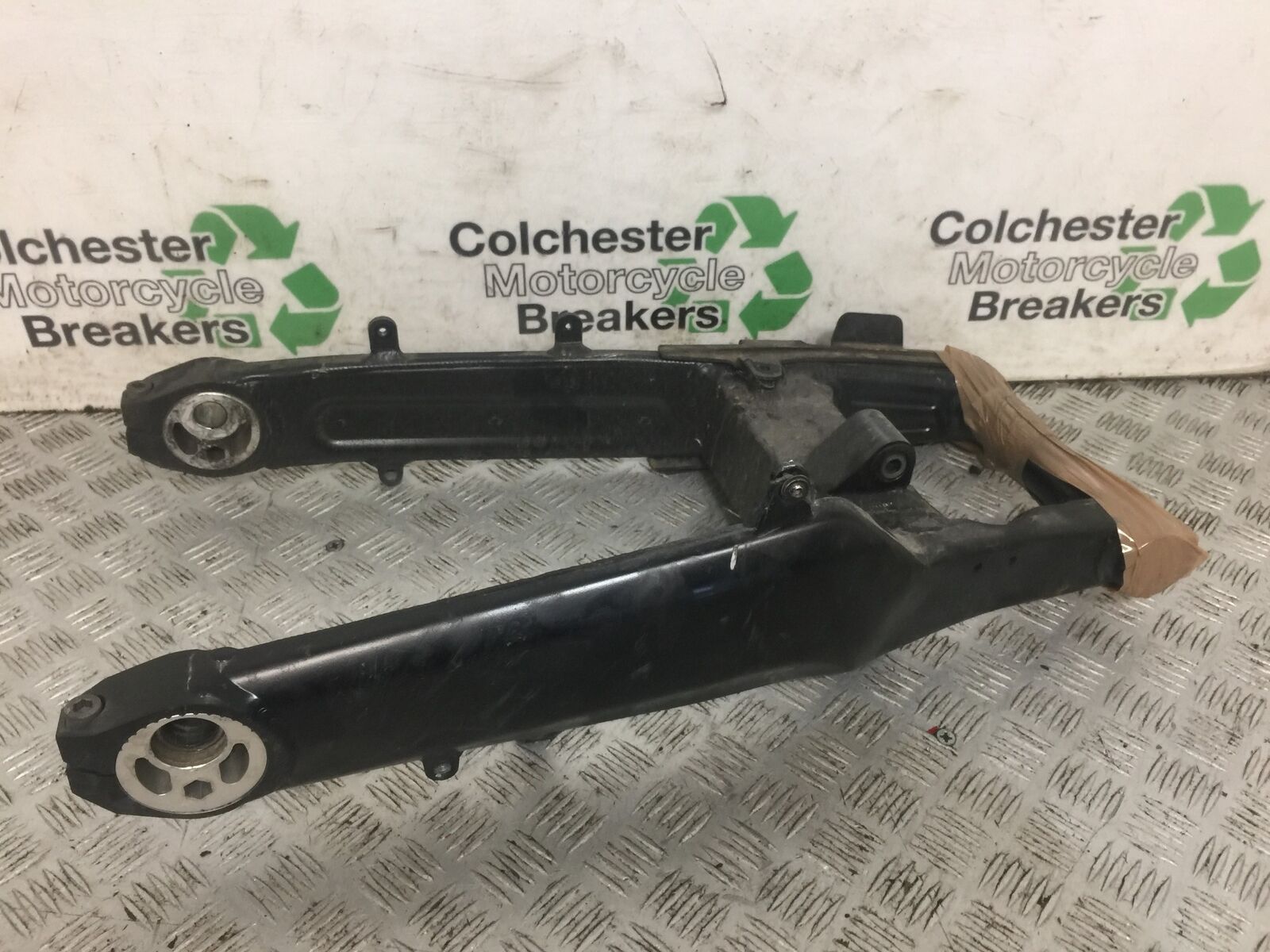 KAWASAKI Z1000 SX SWINGARM  YEAR 2011 (STOCK 796)