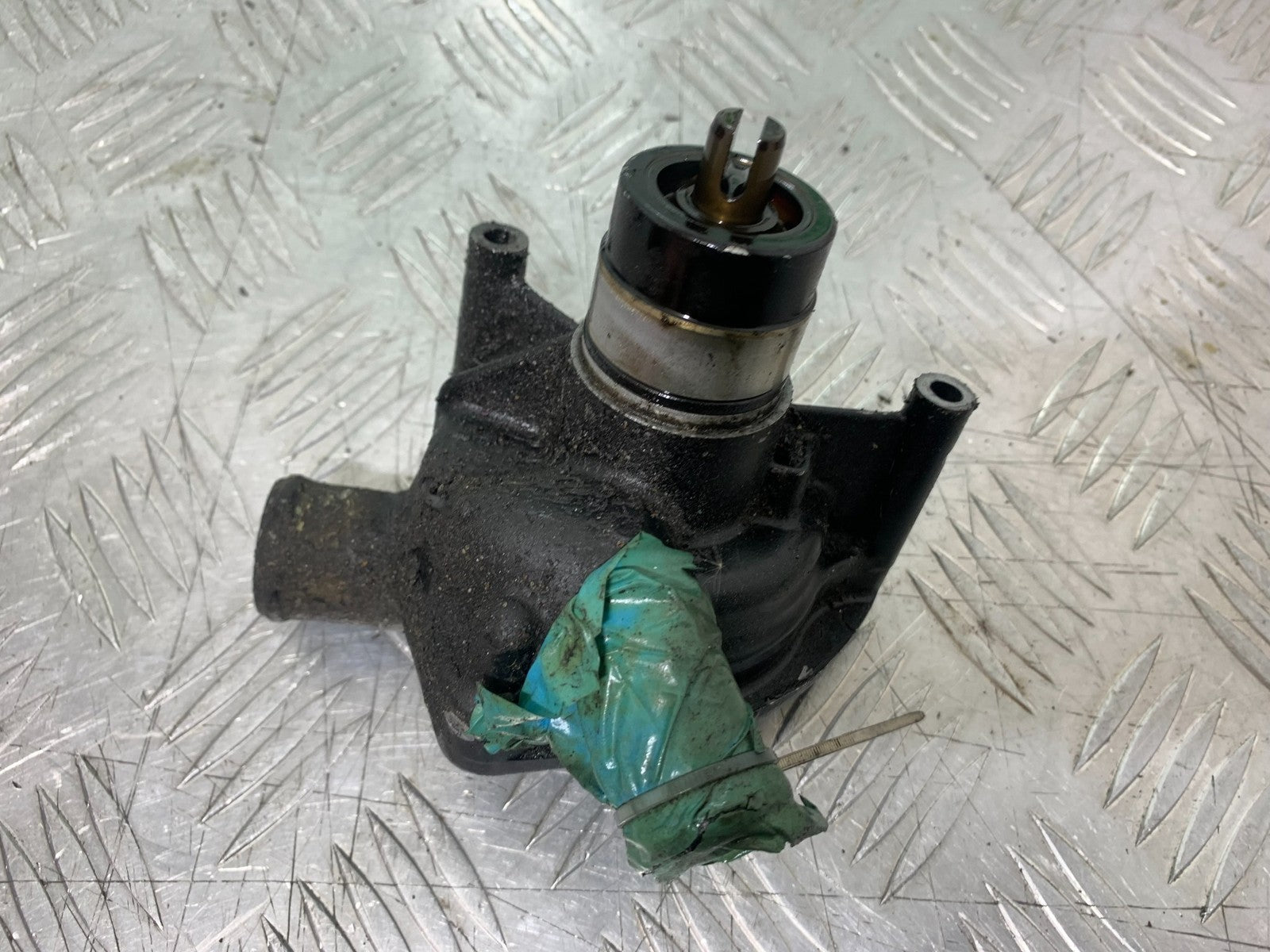 TRIUMPH 955i SPRINT ST WATER PUMP  YEAR 1999-2004