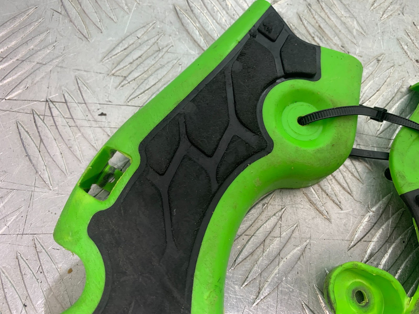 KAWASAKI KXF450 KXF 450 FRAME PROTECTORS  YEAR 2013 CMB1217)