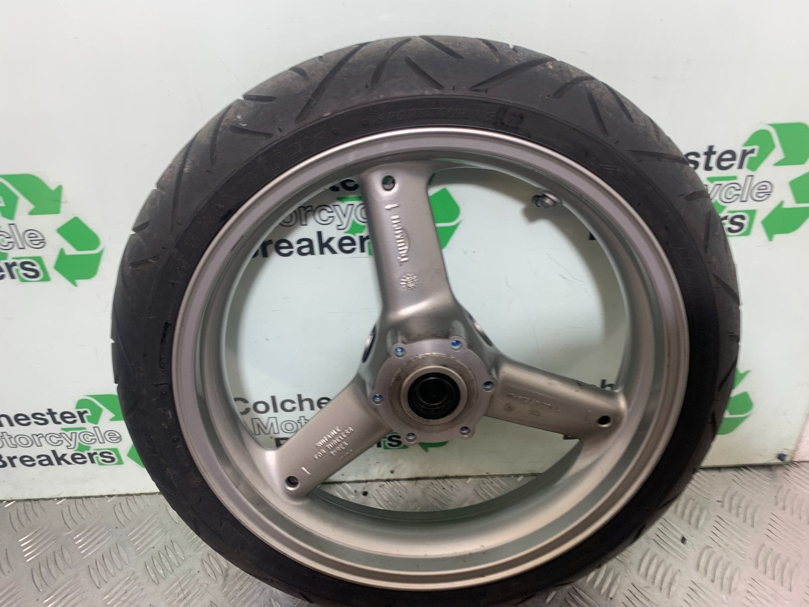 TRIUMPH 955i SPRINT ST FRONT WHEEL (TYRE IS GGOD) 1999-2004 (CMB1176)