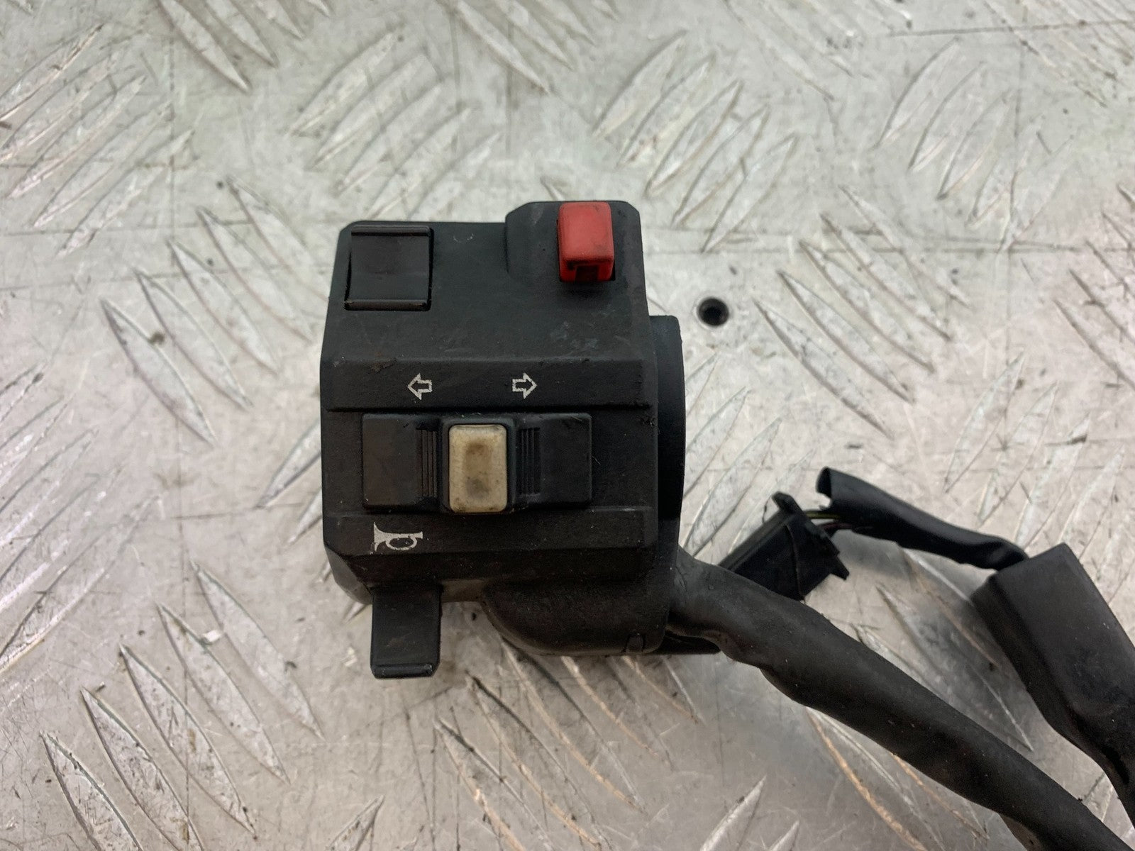 TRIUMPH TROPHY 900 LEFT SWITCH GEAR YEAR 1991-95 (CMB1251)