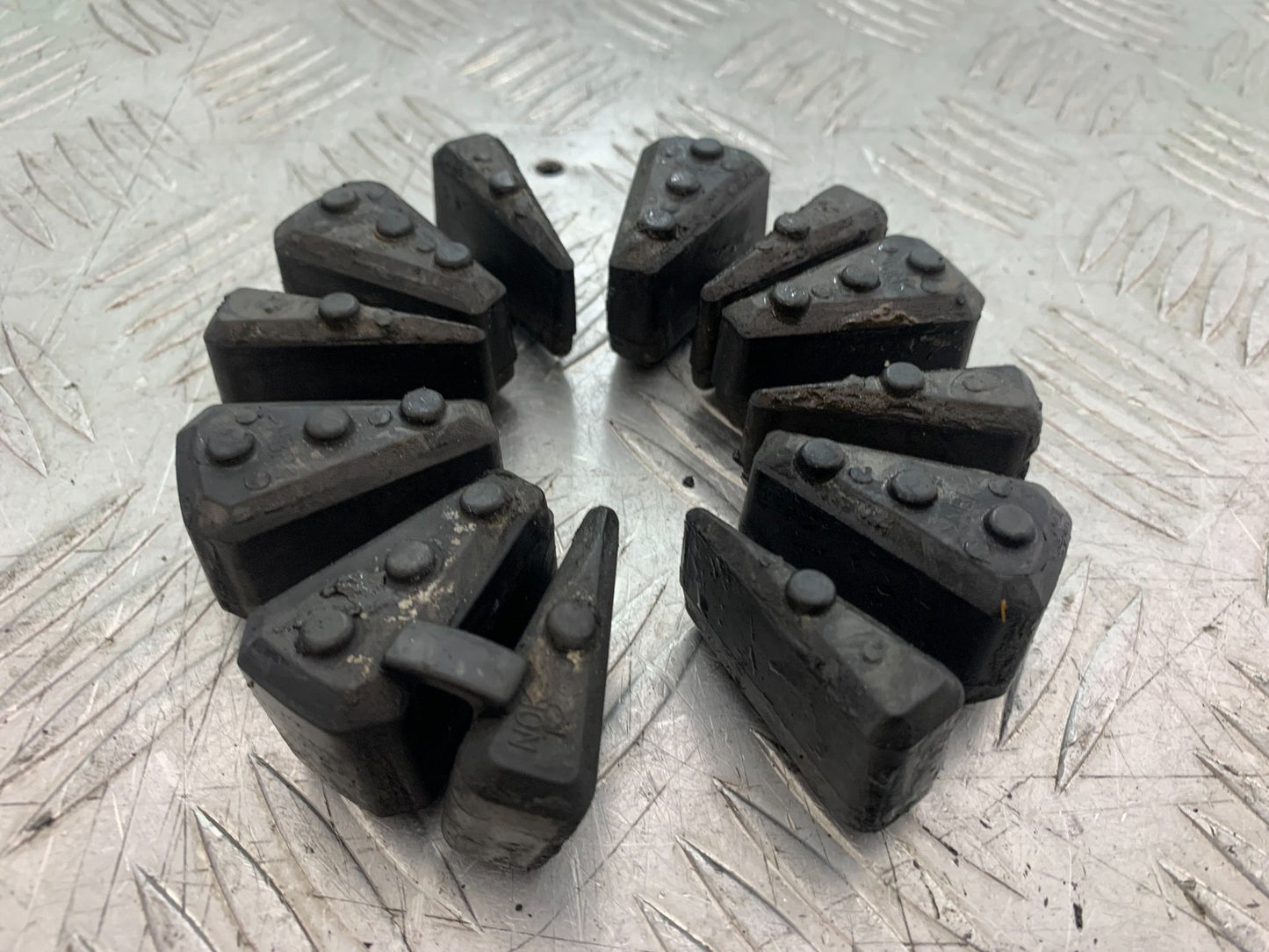 YAMAHA FZS1000 FAZER CUSH DRIVE RUBBERS  YEAR 2001-05 (CMB1275)