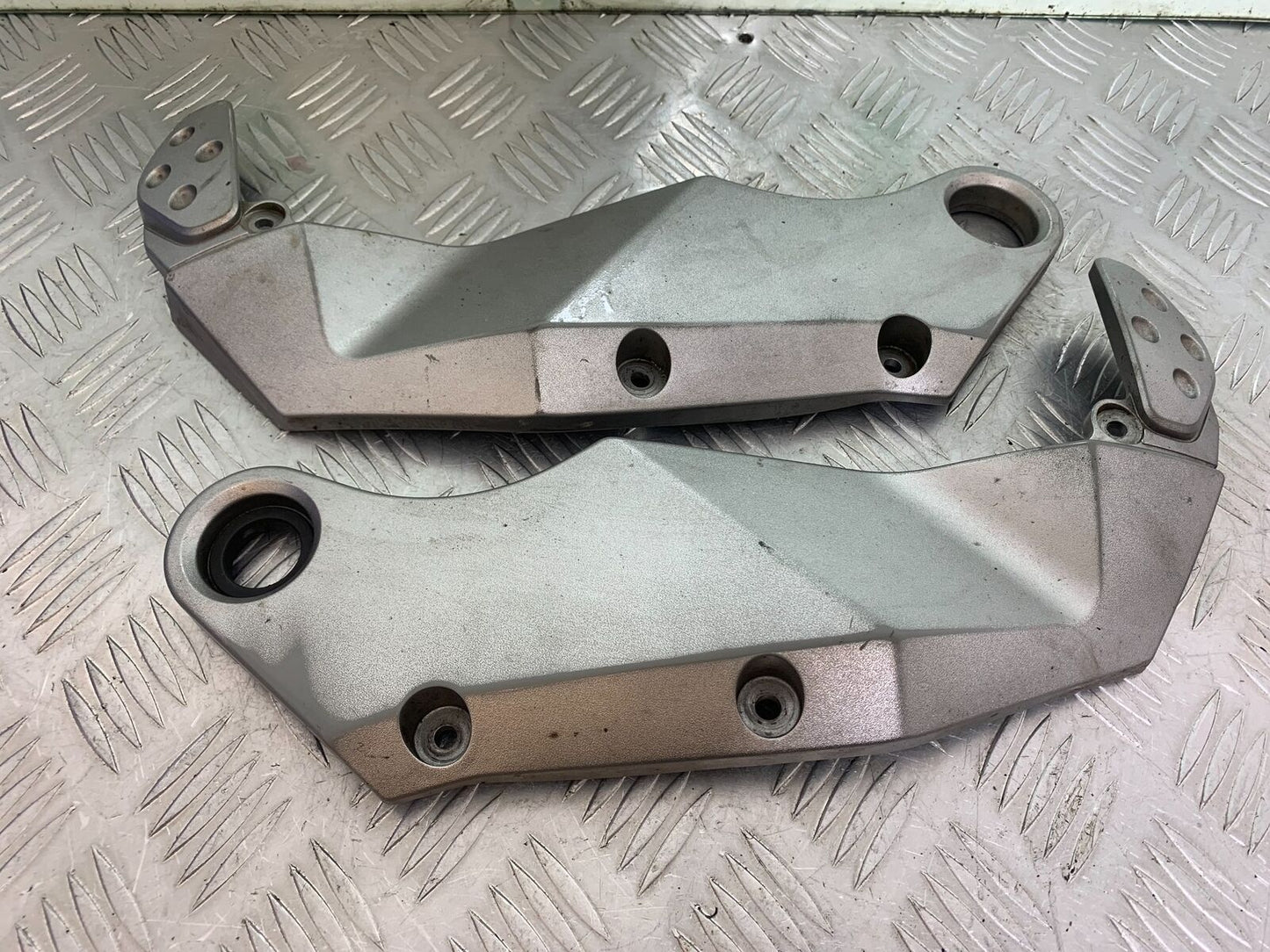 KAWASAKI Z750 Z 750 LEFT AND RIGHT INFILL COVERS  YEAR 2004-2006  (CMB1104)