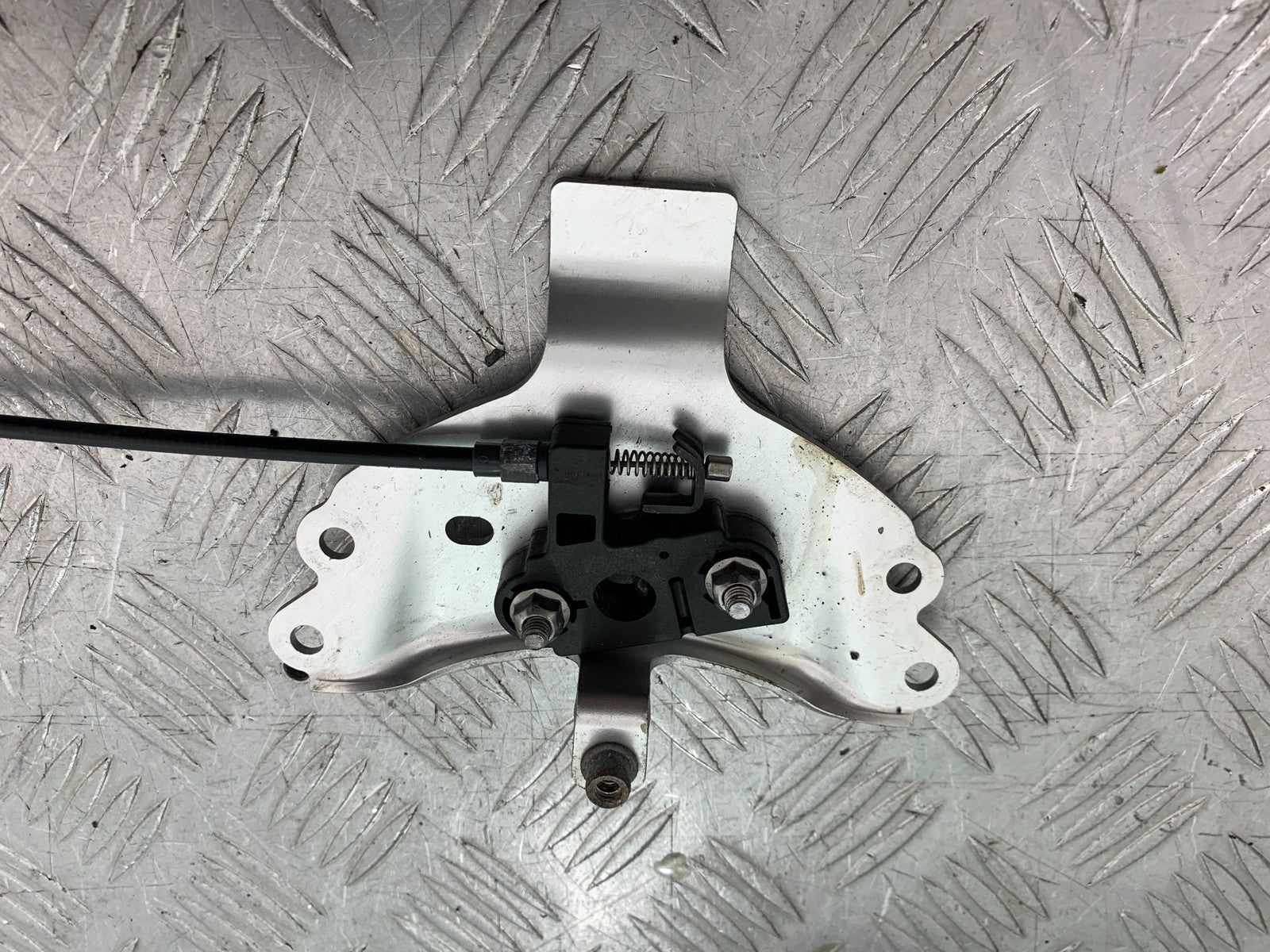 TRIUMPH 675 STREET TRIPLE RX SEAT CATCH AND CABLE   2015- 2017 (CMB1299)