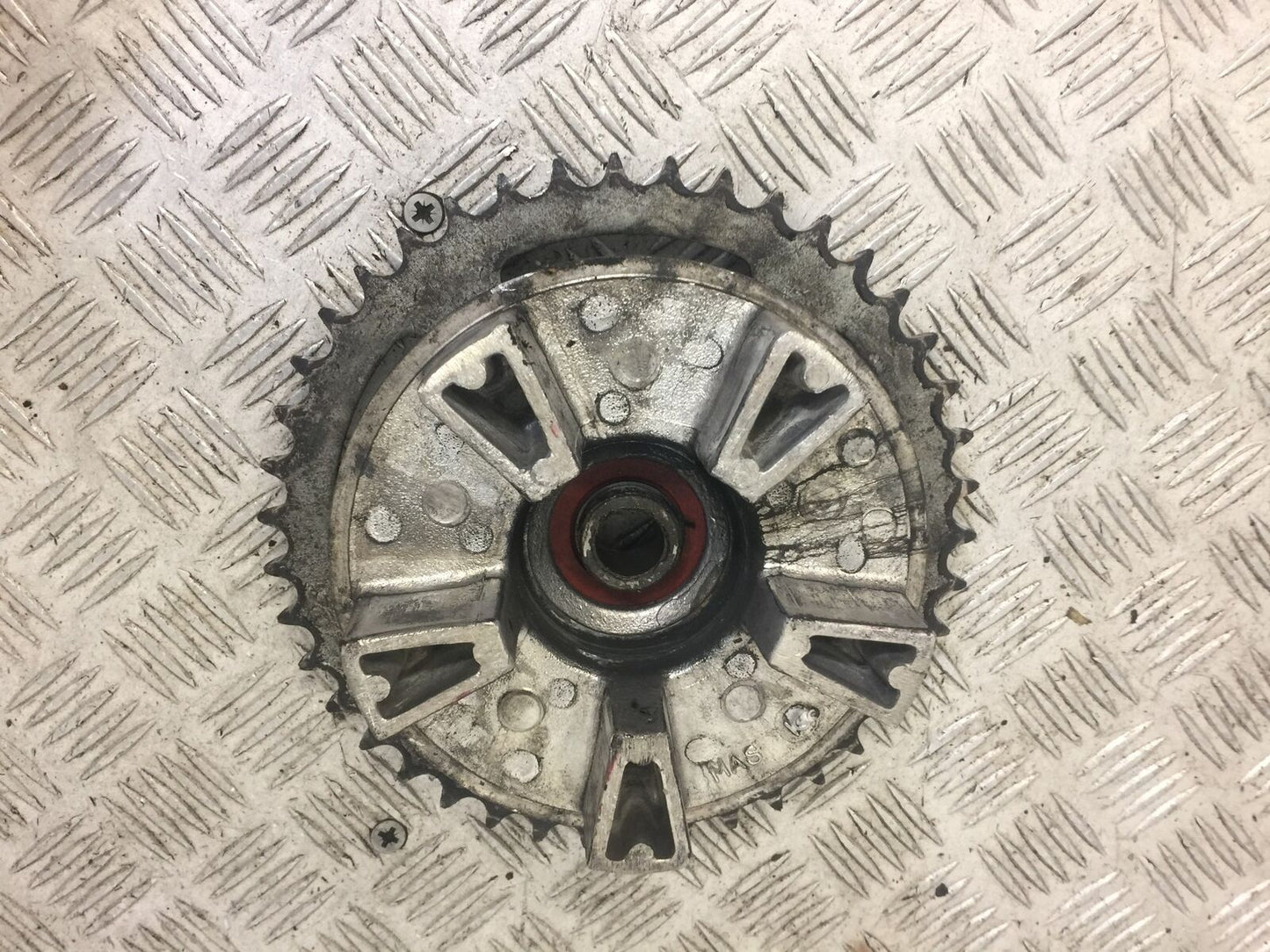HONDA CBR900 FIREBLADE SPROCKET CARRIER  YEAR 1998 - 99 (STOCK 621)