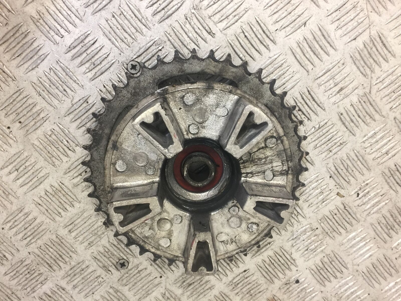 HONDA CBR900 FIREBLADE SPROCKET CARRIER  YEAR 1998 - 99 (STOCK 621)