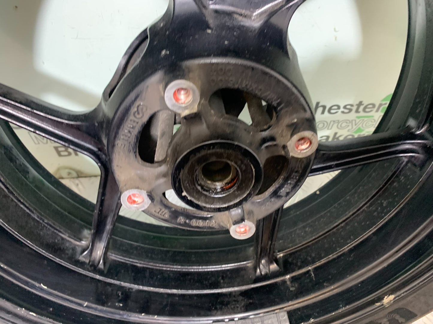 KAWASAKI ZX10R ZX10 R REAR WHEEL (NEW TYRE)  2008-2010 (CMB1301)