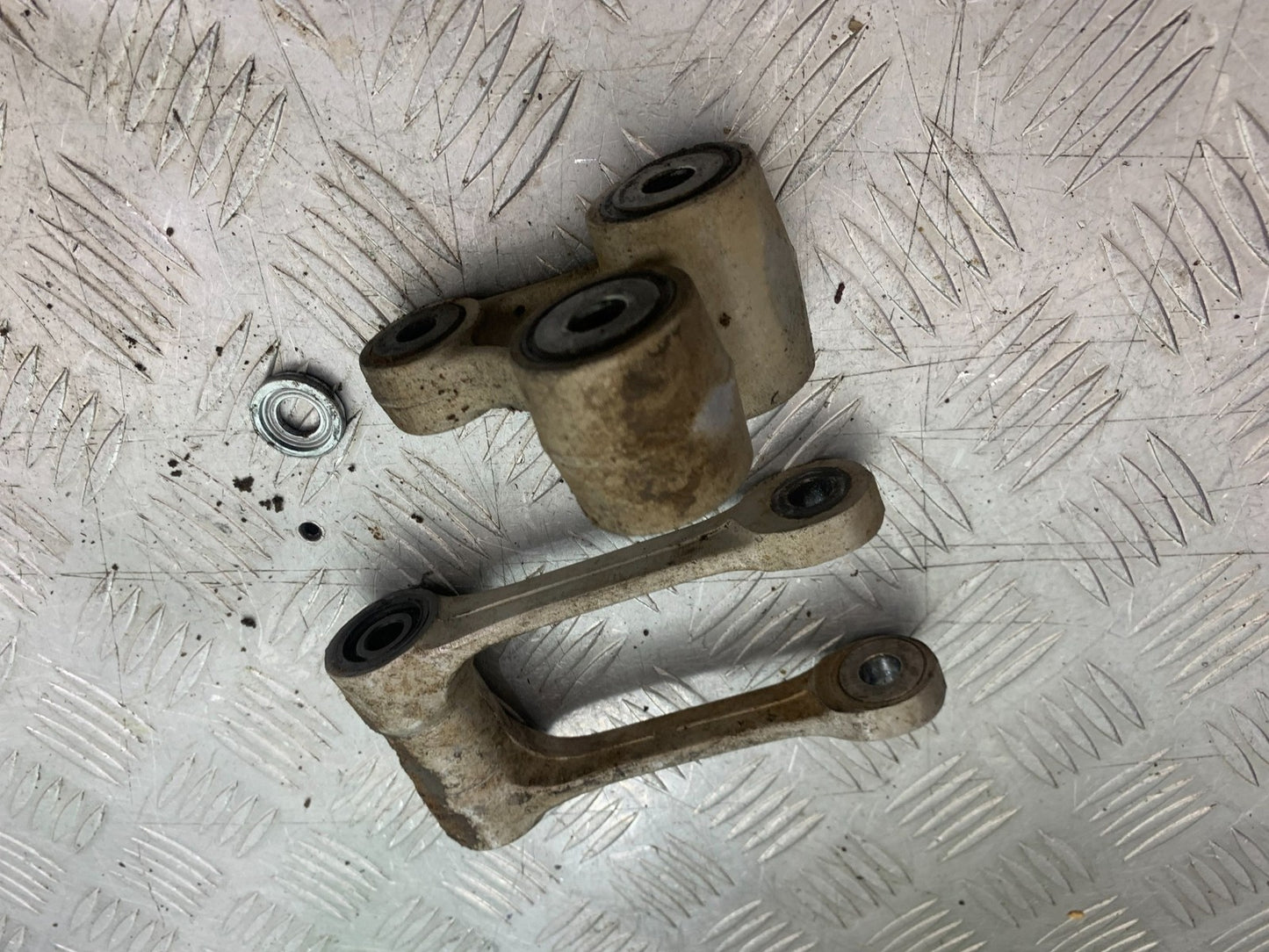 KAWASAKI KXF450 KXF 450 REAR SHOCK LINKAGE  YEAR 2013 CMB1217)
