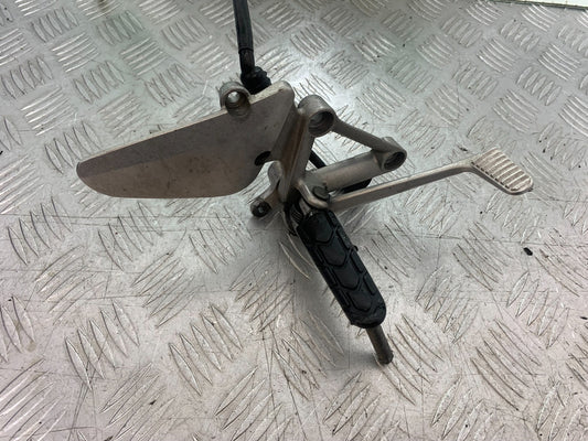 HONDA CBR1100 BLACKBIRD FRONT RIGHT HANGER YEAR 1999-2005 (CMB1232)