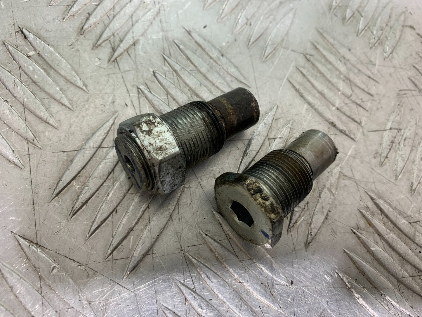 YAMAHA XV1100 XV 1100 VIRAGO SWINGARM SPINDLES  1990-1999 (CMB1243)