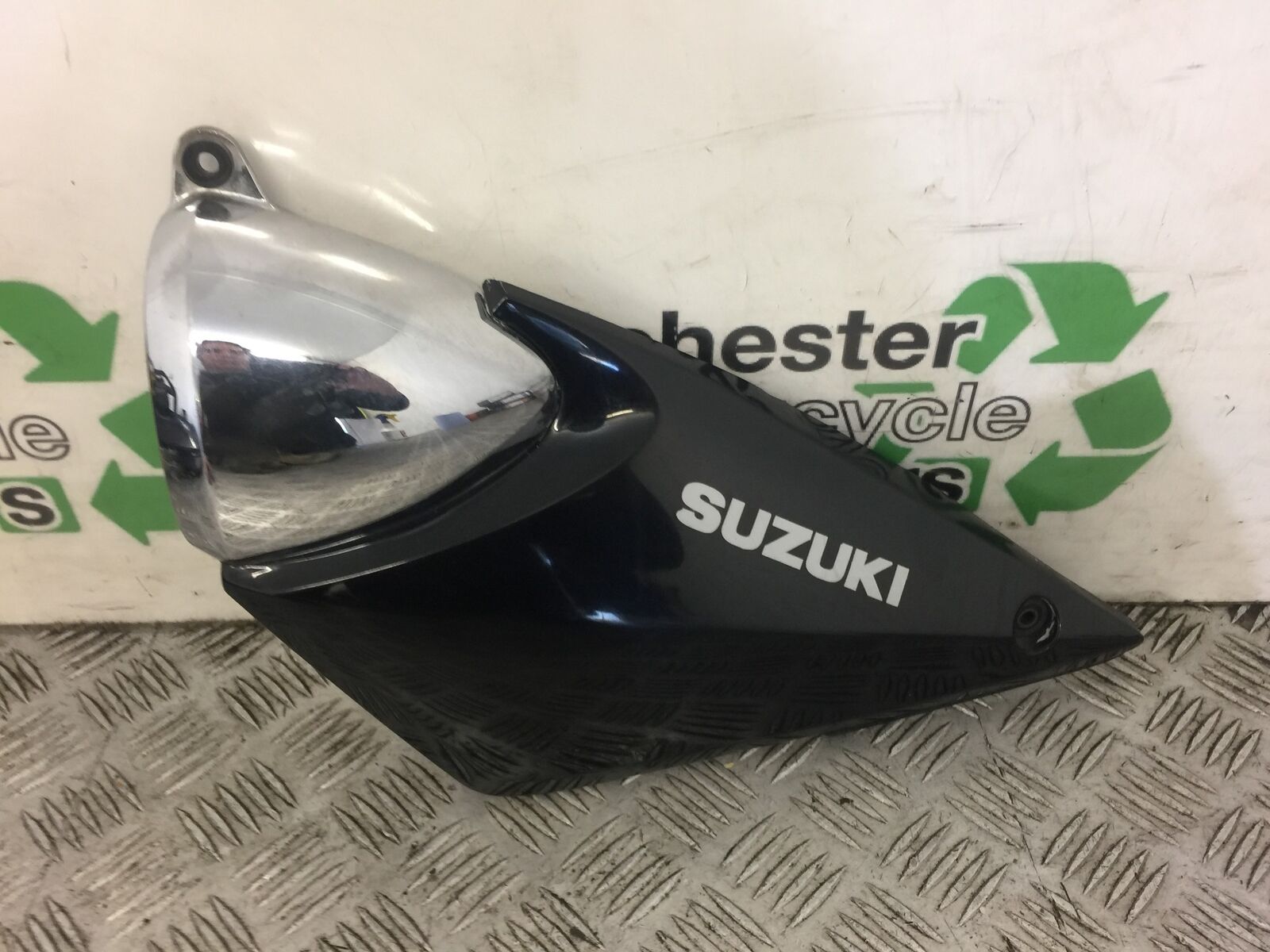 SUZUKI GSF1200  GSF 1200 BANDIT MK2 LEFT AIR BOX COVER  YEAR  2003 STOCK 410
