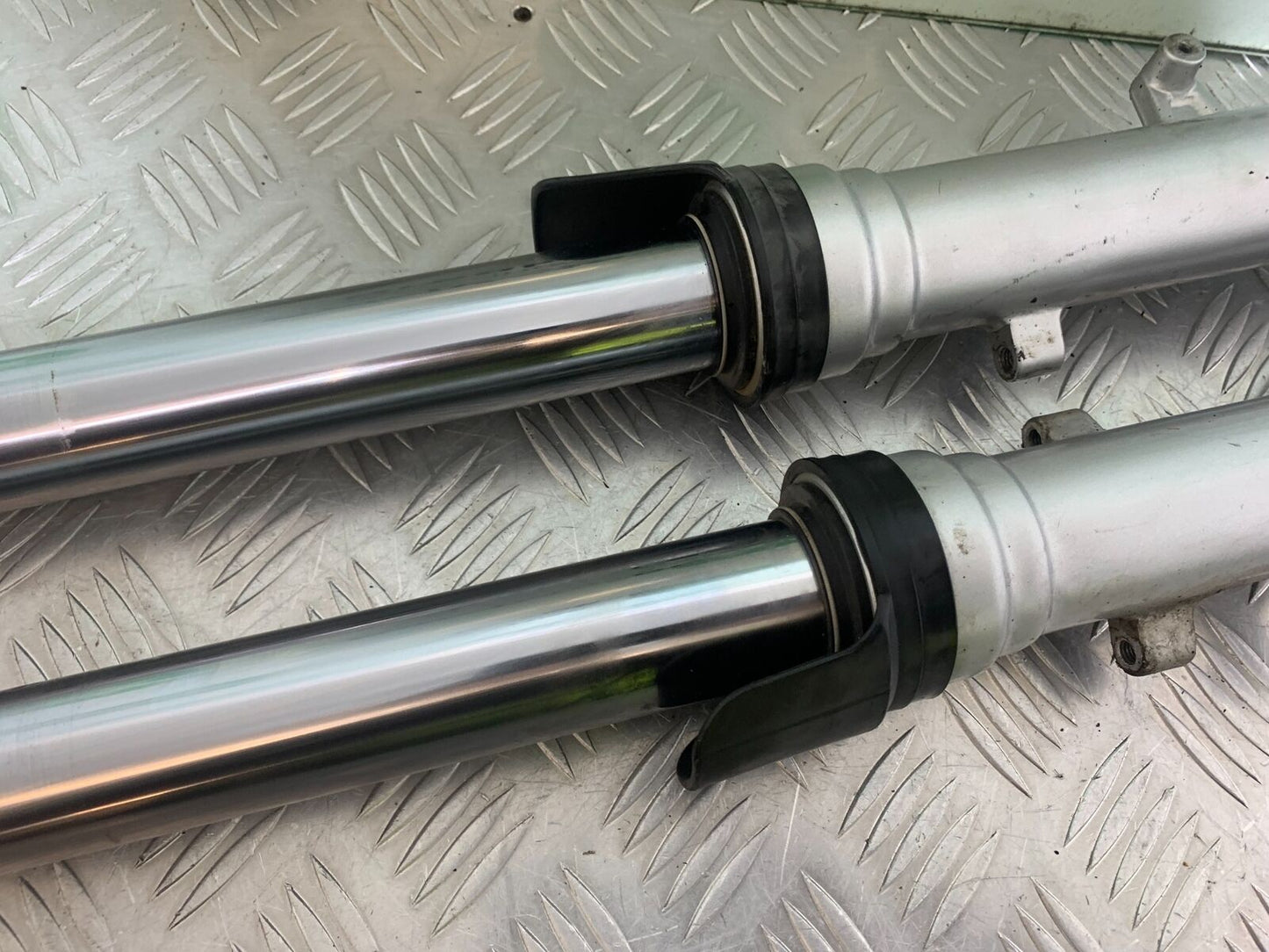 APRILIA 650 PAGASO STRADA FORKS  YEAR 2005-2010 (CMB1057)