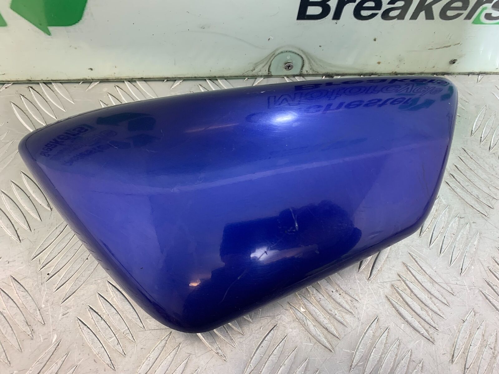 TRIUMPH THUNDERBIRD 1600 RIGHT SEAT PANEL   YEAR 2011 (CMB1107)
