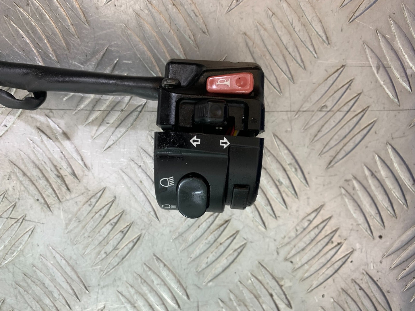 TRIUMPH SPEED TRIPLE R 1050 LEFT SWITCH GEAR   2009 (CMB1183)