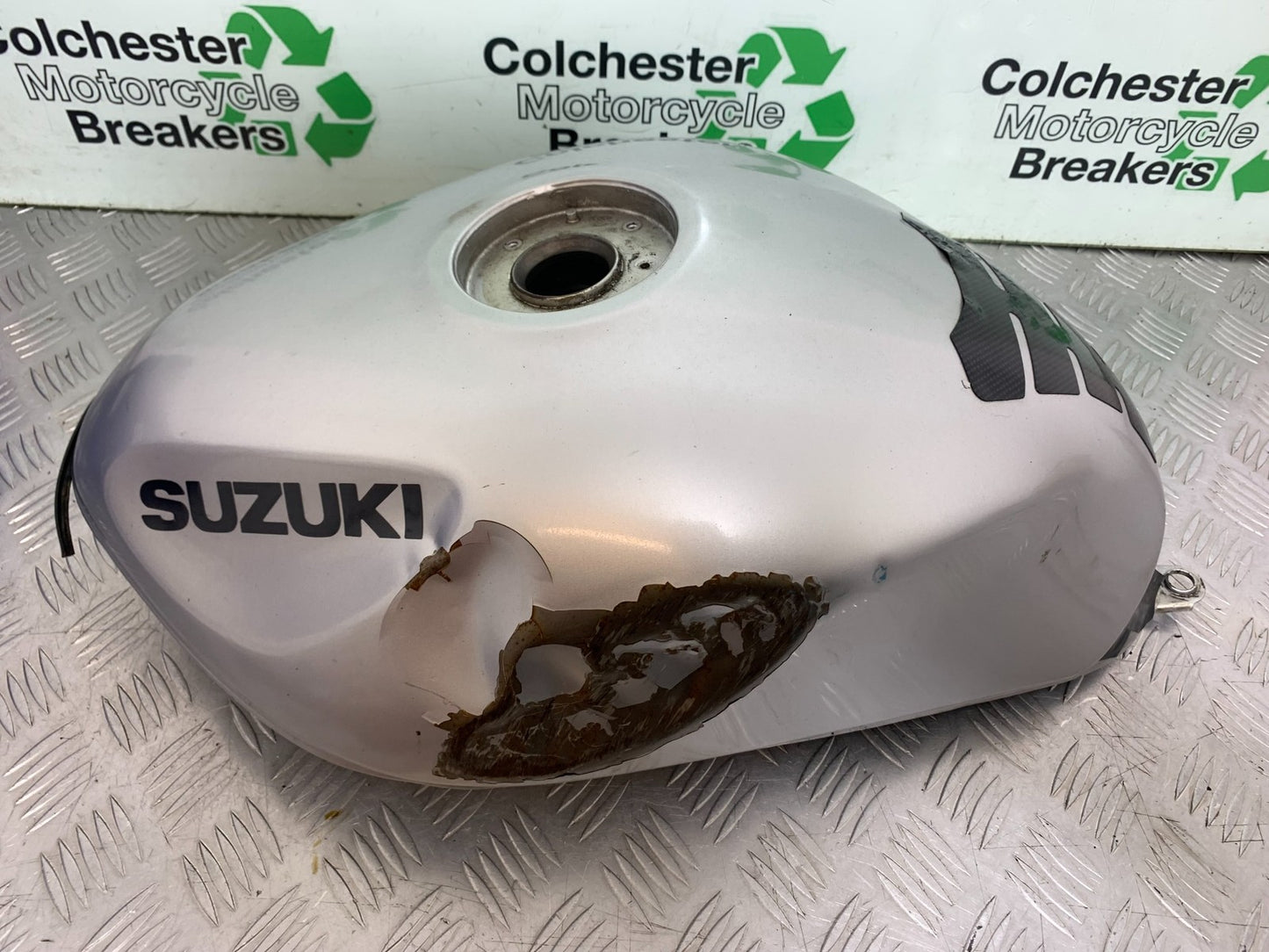 SUZUKI GSF1200 GSF 1200 BANDIT PETROL TANK YEAR 2001-2004 (CMB1188)