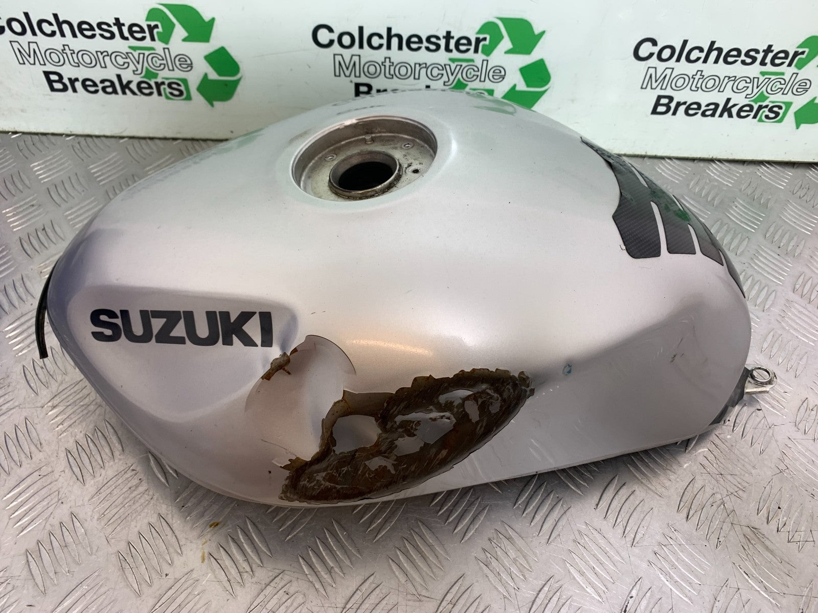 SUZUKI GSF1200 GSF 1200 BANDIT PETROL TANK YEAR 2001-2004 (CMB1188)