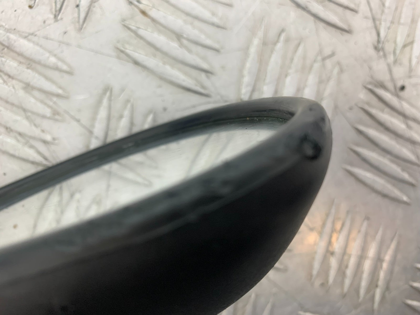 TRIUMPH 955i DAYTONA RIGHT MIRROR  YEAR 2002-2006 (CMB1229)