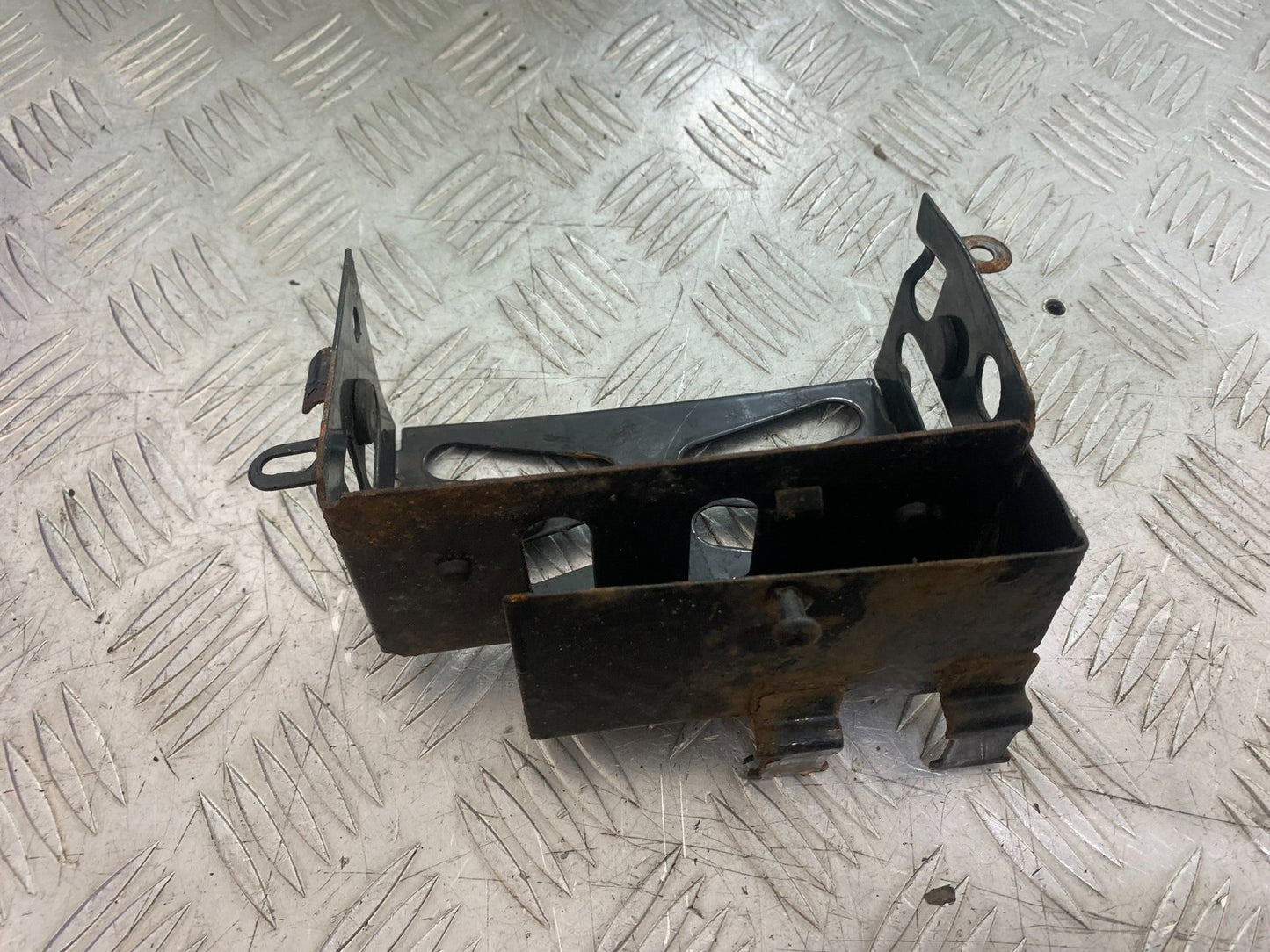 SINNIS HOODLUM 125 BATTERY BOX YEAR 2021-2025 (CMB1196)