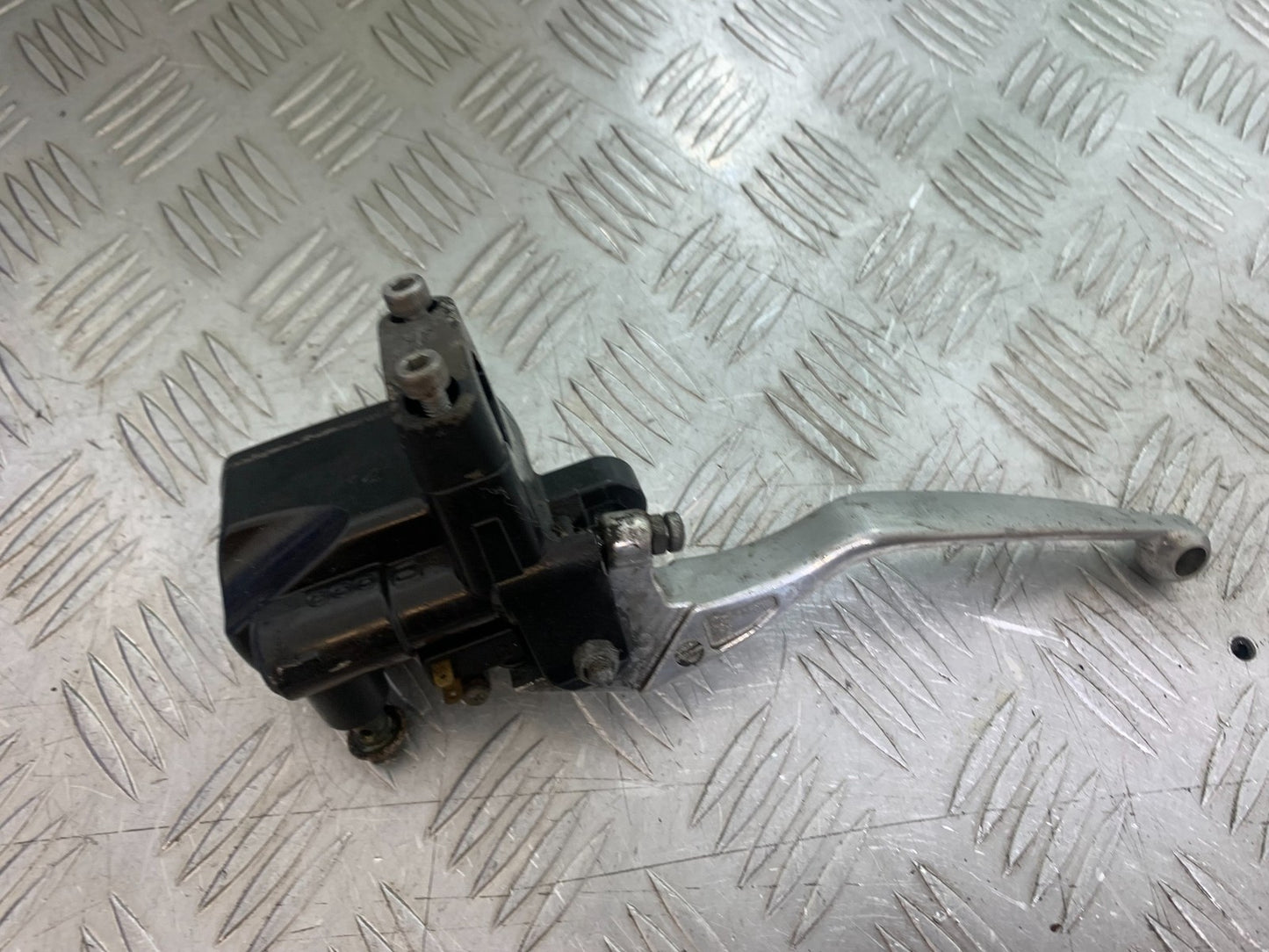 YAMAHA XVS 1300 MIDNIGHT STAR FRONT BRAKE MASTER CYLINDER YEAR 2007-16 (CMB1200)