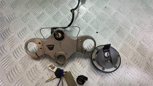 TRIUMPH 1050 SPRINT ST LOCKS AND KEY  2003-2011 (CMB1285)