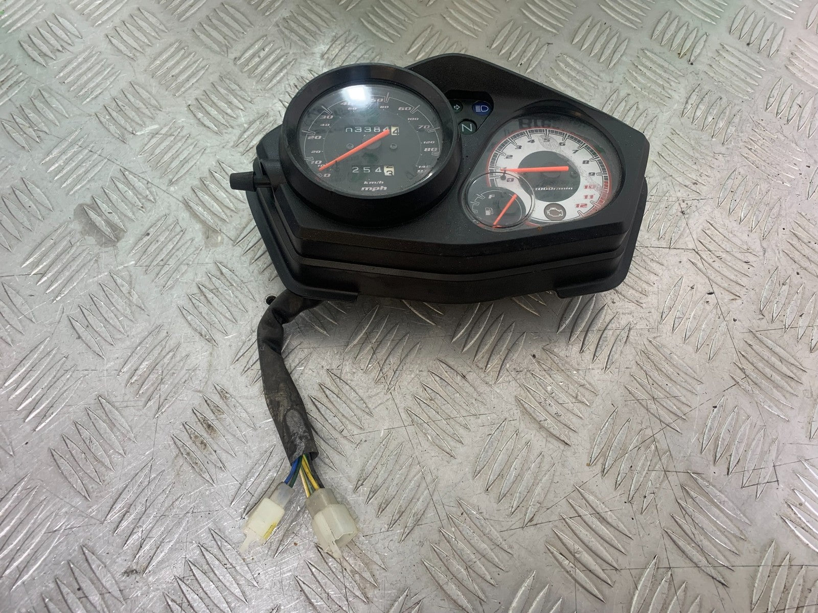 HONDA CBF125 CBF 125 CLOCKS SPEEDO DASH (3384 MILES)  YEAR 2009-14  (CMB1172)