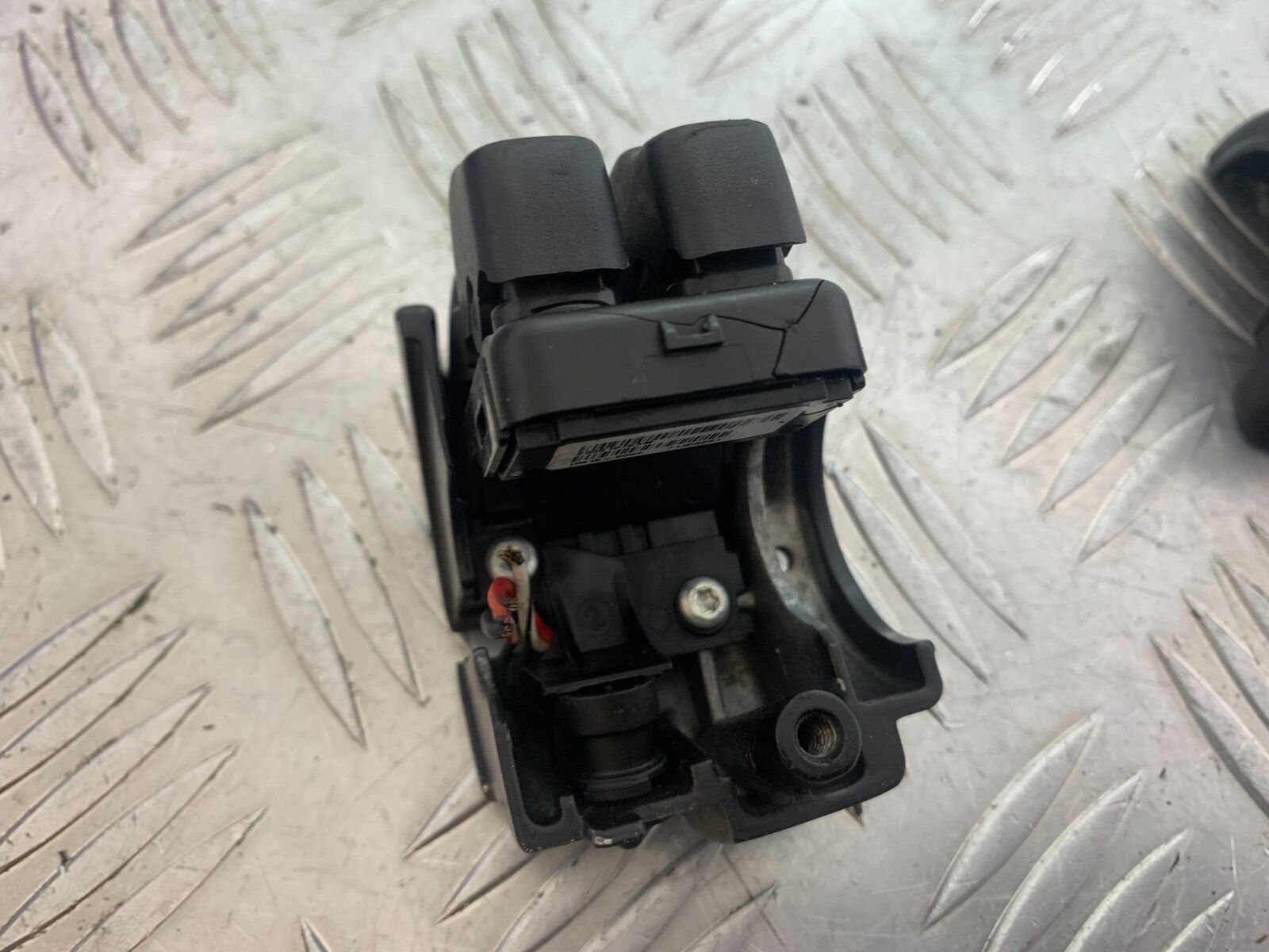HARLEY DAVIDSON XL883 N IROD LEFT SWITCH GEAR (DAMAGED) YEAR 2020  (CMB1116)