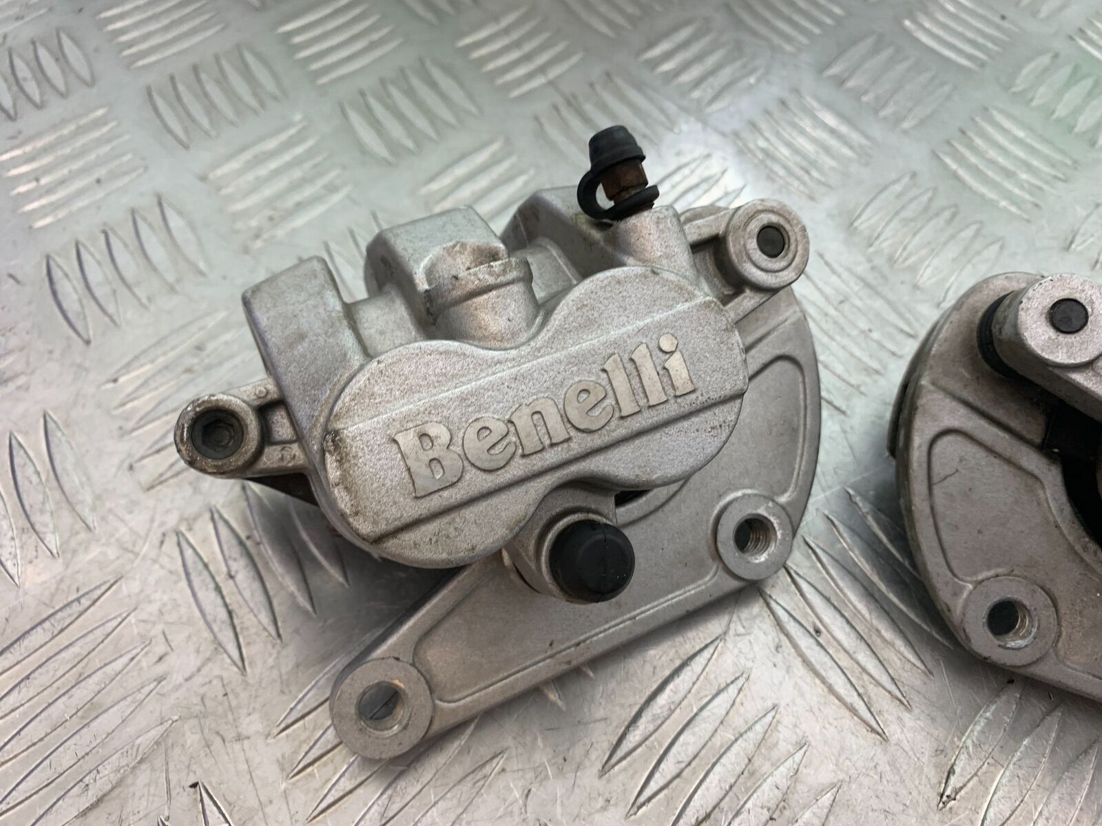 BENELLI LEONCINO 500 TRIAL FRONT BRAKE CALIPERS  YEAR 2020 (CMB1106)