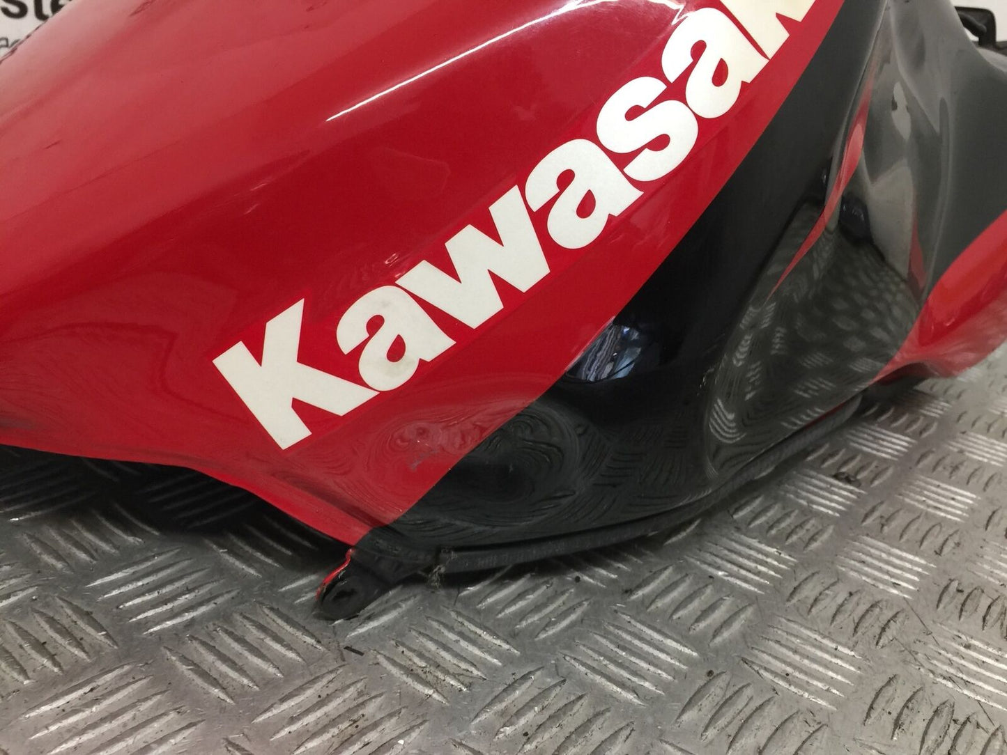 KAWASAKI ZX9R ZX9B PETROL TANK  YEAR 1994 (STOCK 860)
