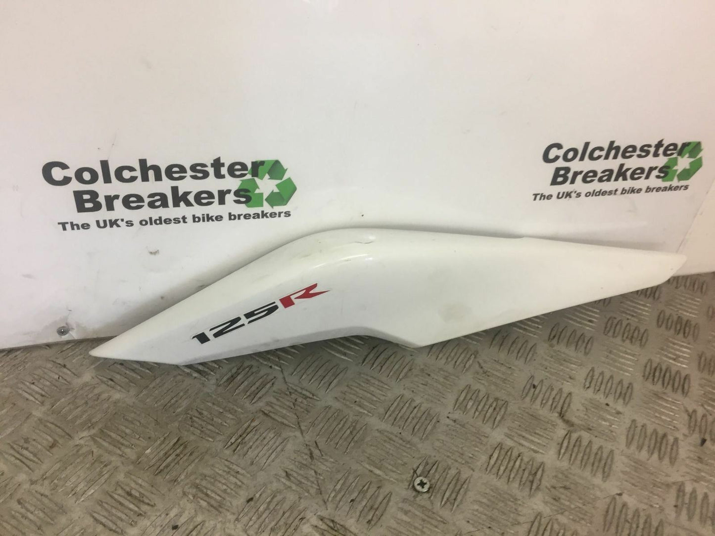 HONDA CBR125 CBR 125 RIGHT SEAT PANEL YEAR 2011-2014