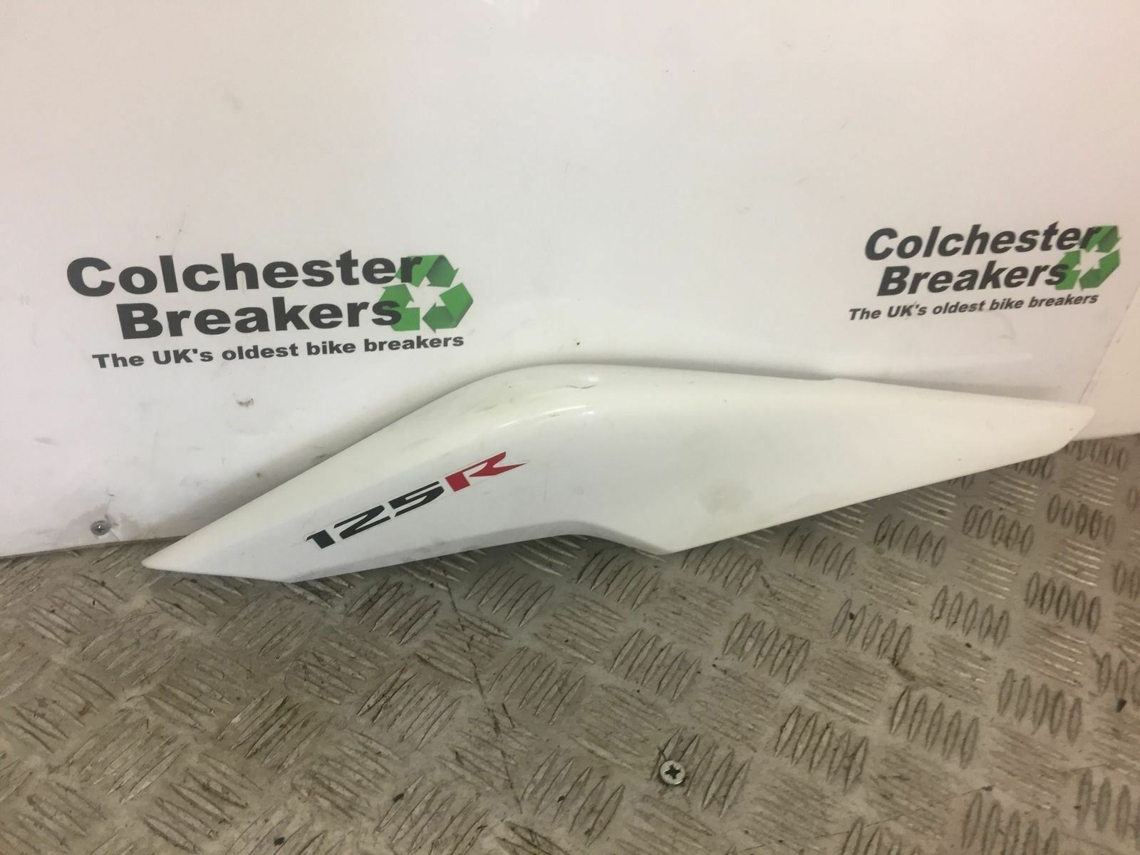 HONDA CBR125 CBR 125 RIGHT SEAT PANEL YEAR 2011-2014