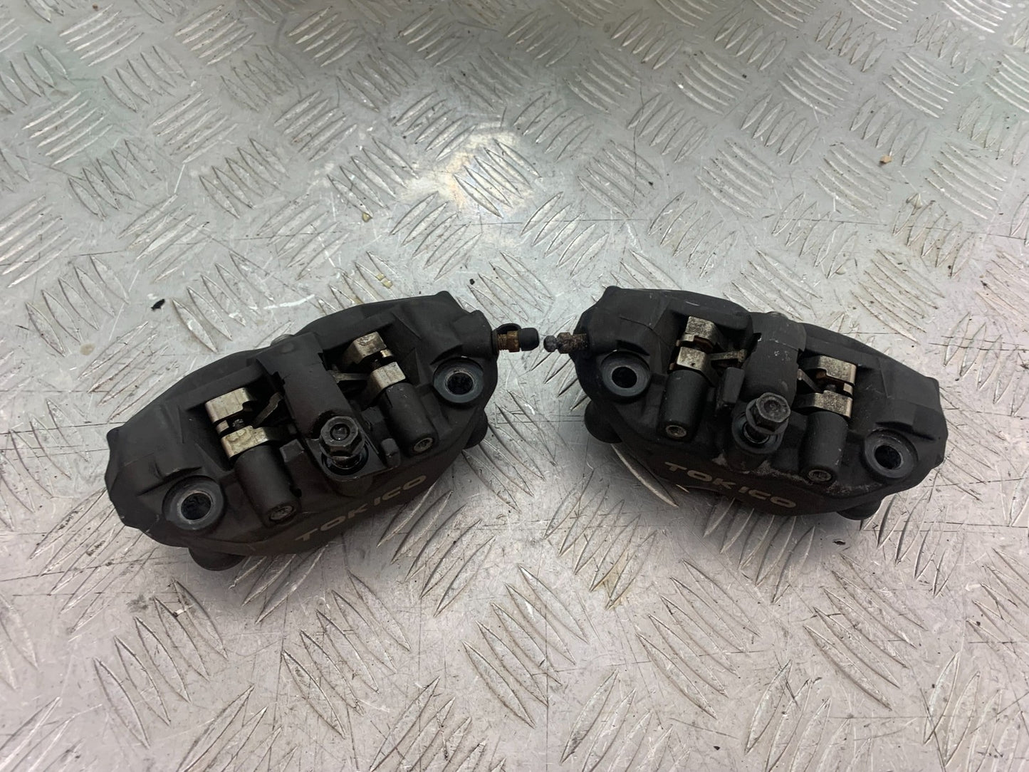HONDA CBR1000 rr FIREBLADE FRONT BRAKE CALIPERS  YEAR 2006 (CMB1220)