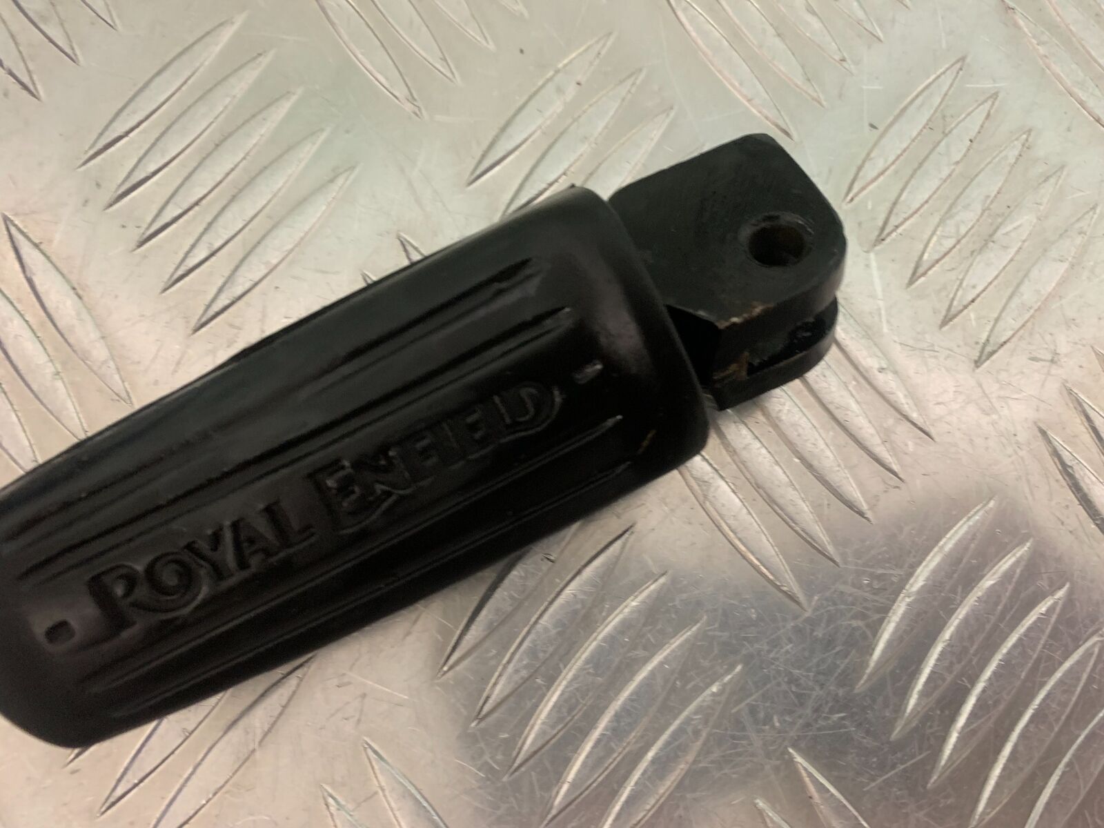 ROYAL ENFIELD 350 CLASSIC FRONT LEFT FOOTPEG YEAR 2022 (STOCK 967)